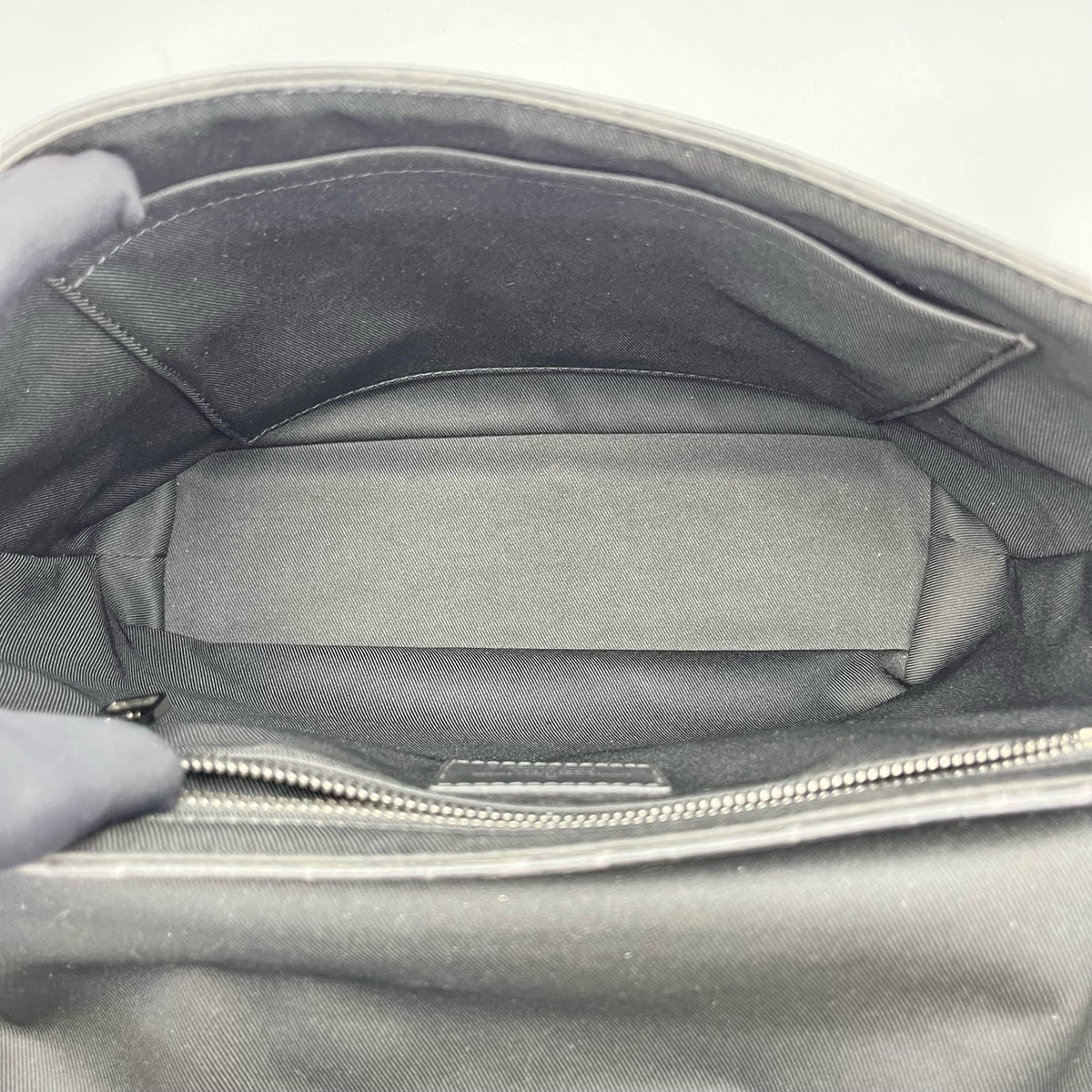 Louis Vuitton - Voyager Messenger Bag - Leather - Black