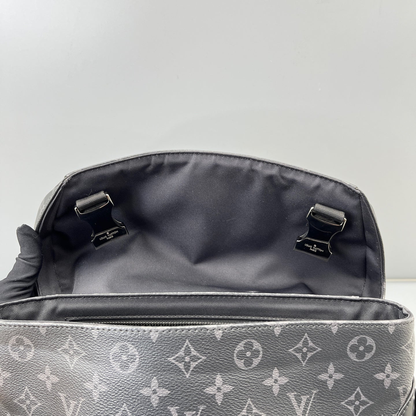 Louis Vuitton - Voyager Messenger Bag - Monogram Eclipse coated canvas with cowhide leather trim - Black - (medium)