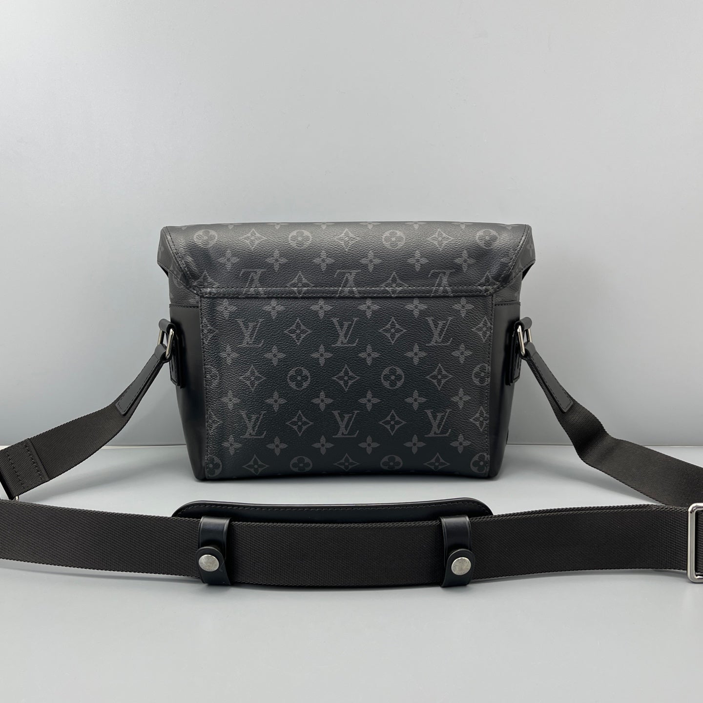 Louis Vuitton - Voyager Messenger Bag - Monogram Eclipse coated canvas with cowhide leather trim - Black - (medium)