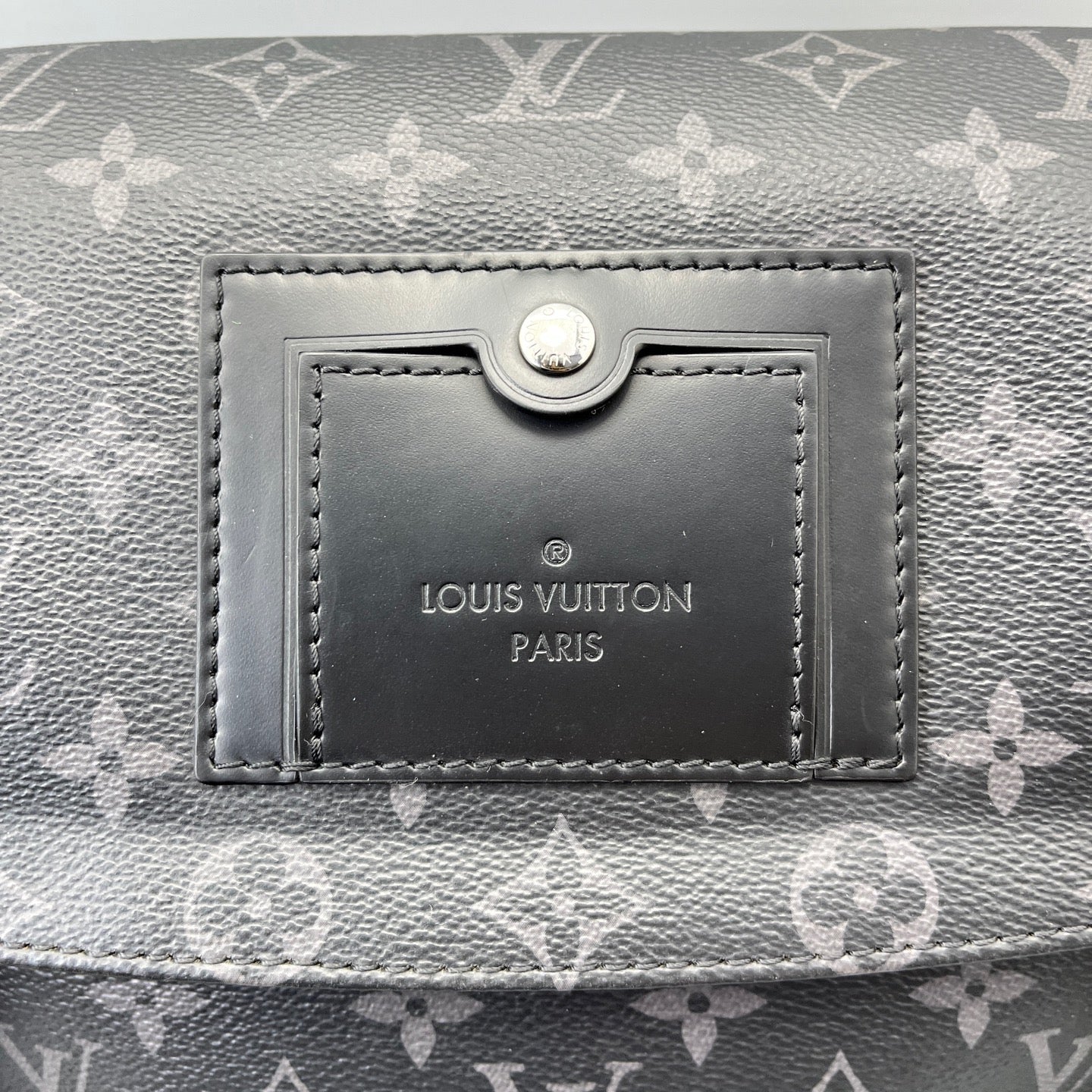 Louis Vuitton - Voyager Messenger Bag - Monogram Eclipse coated canvas with cowhide leather trim - Black - (medium)
