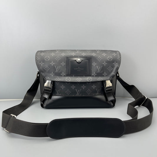 Louis Vuitton - Voyager Messenger Bag - Monogram Eclipse coated canvas with cowhide leather trim - Black - (medium)