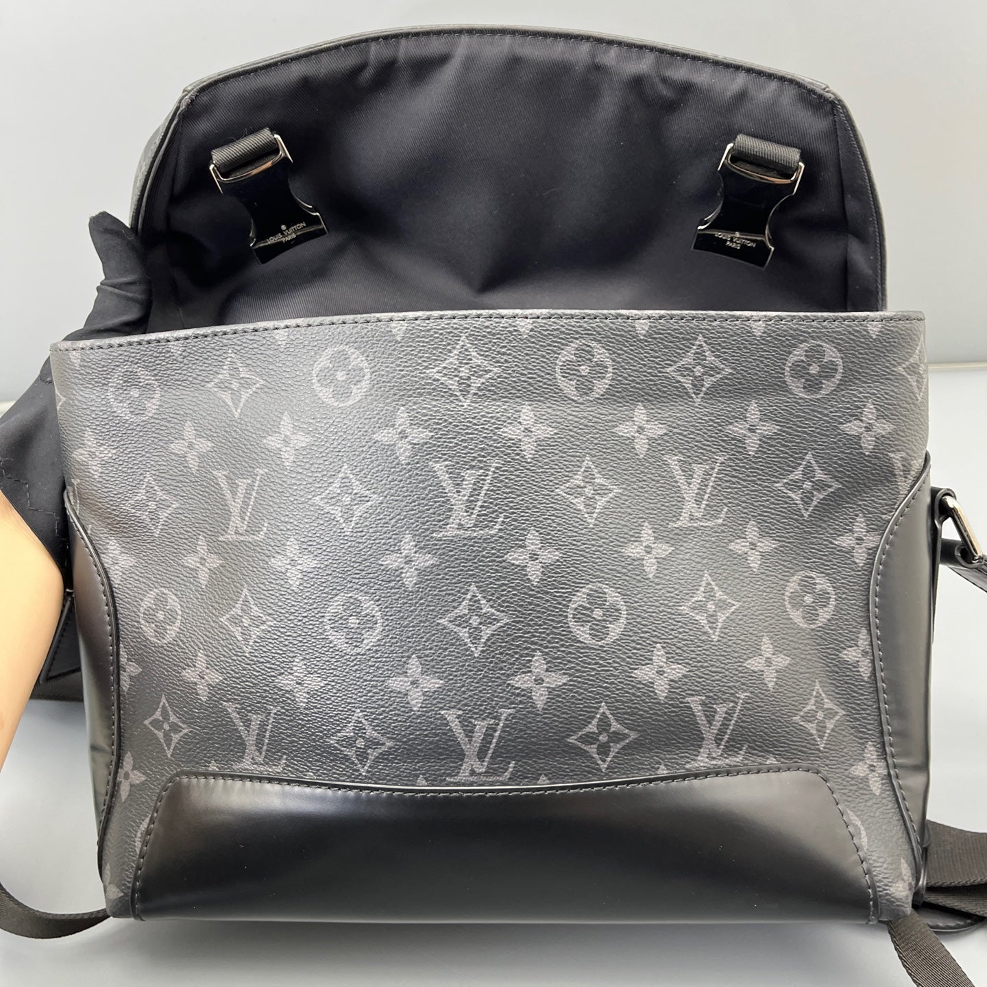 Louis Vuitton - Voyager Messenger Bag - Monogram Eclipse coated canvas with cowhide leather trim - Black - (medium)