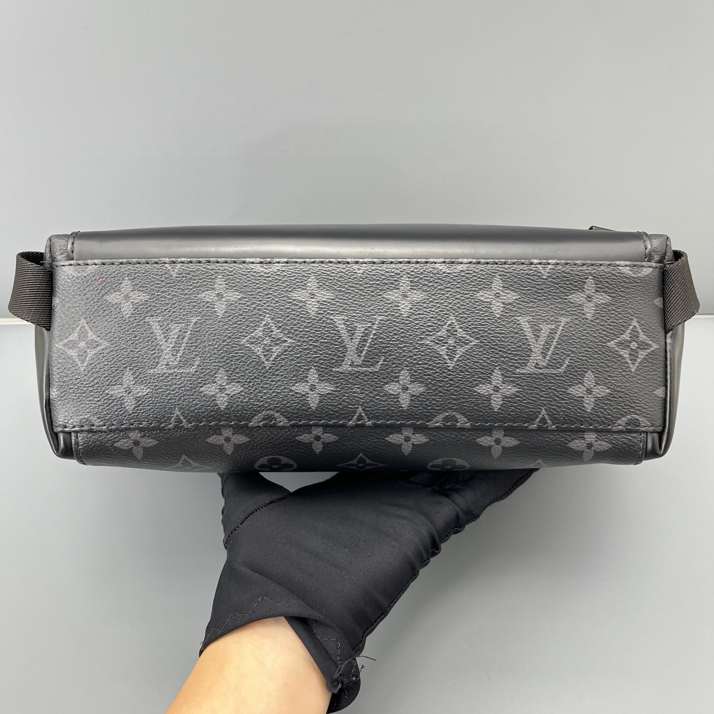 Louis Vuitton - Voyager Messenger Bag - Monogram Eclipse coated canvas with cowhide leather trim - Black - (medium)