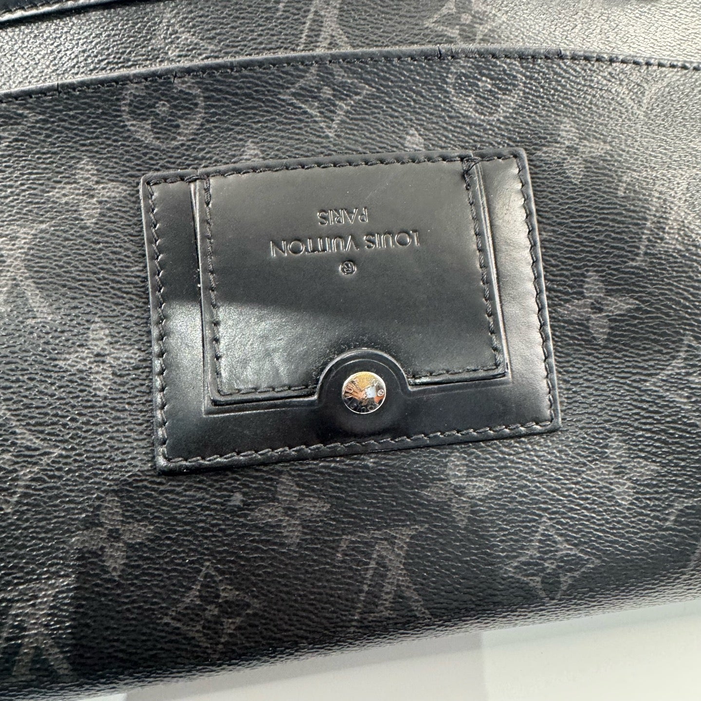 Louis Vuitton - Voyager Messenger Bag - Monogram Eclipse coated canvas with grained leather trim - Black - (Medium)