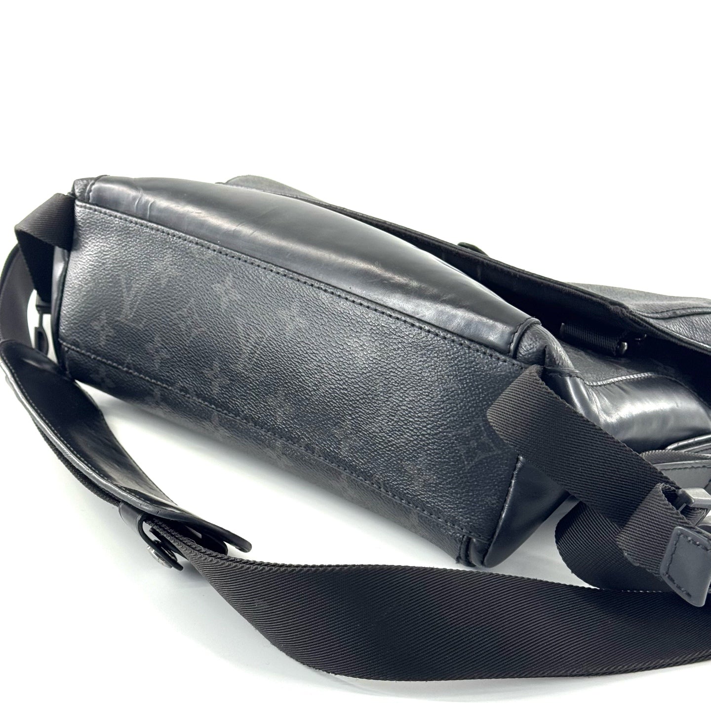 Louis Vuitton - Voyager Messenger Bag - Monogram Eclipse coated canvas with grained leather trim - Black - (Medium)