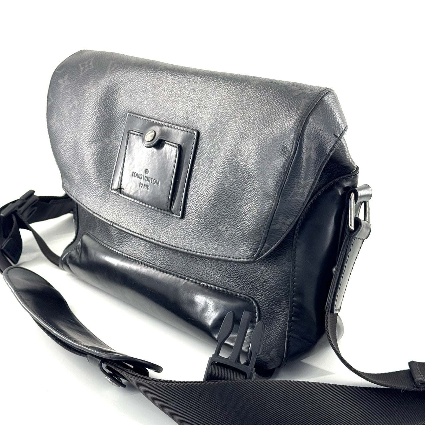 Louis Vuitton - Voyager Messenger Bag - Monogram Eclipse coated canvas with grained leather trim - Black - (Medium)