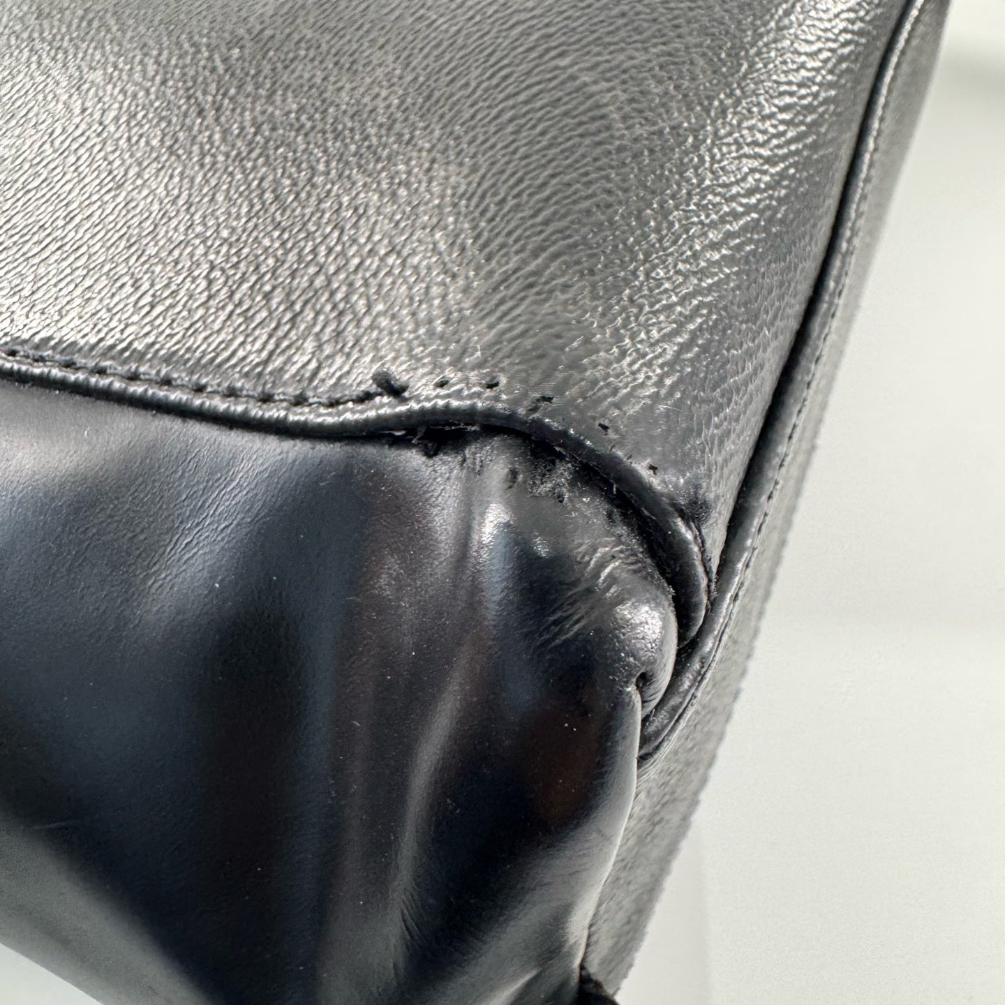 Louis Vuitton - Voyager Messenger Bag - Monogram Eclipse coated canvas with grained leather trim - Black - (Medium)