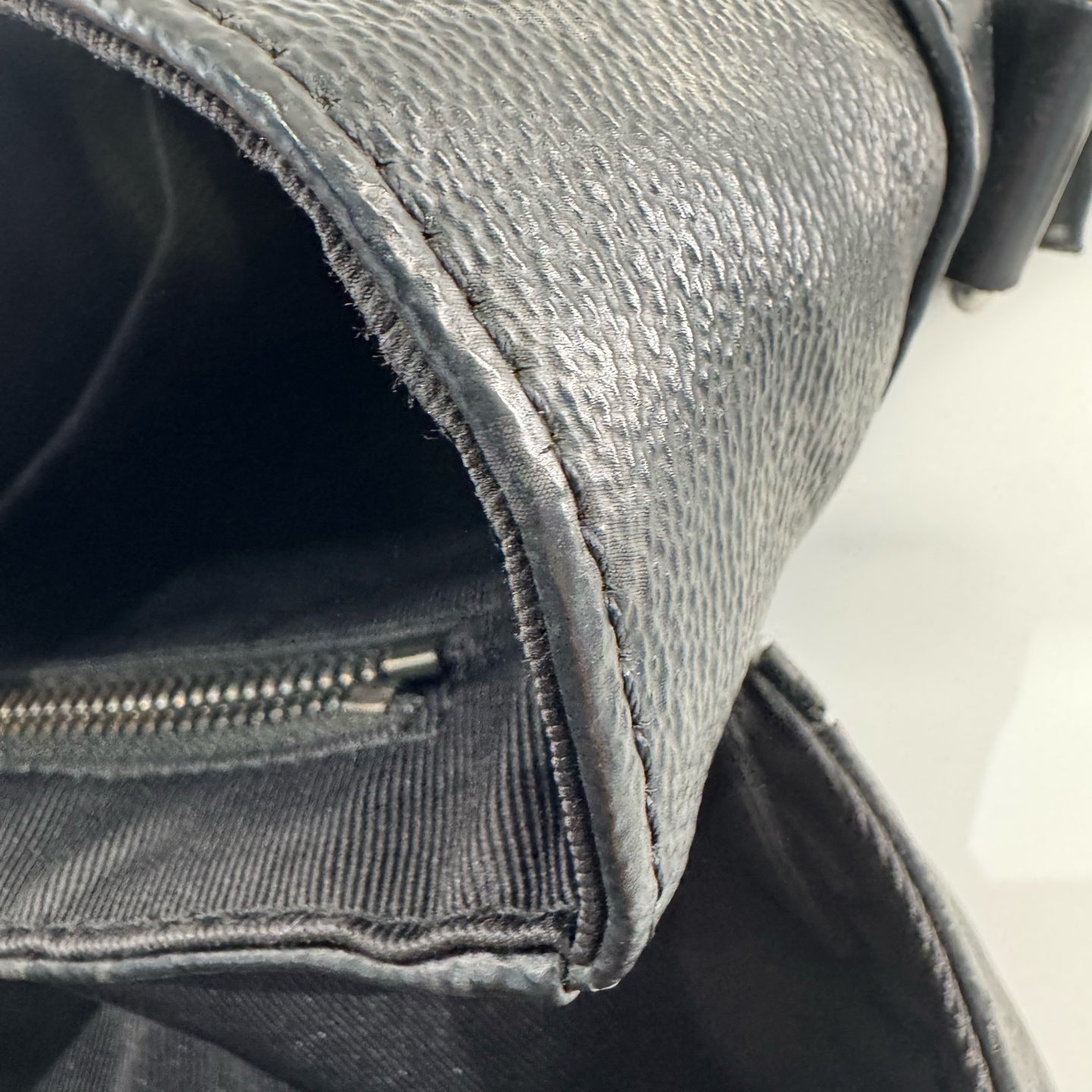 Louis Vuitton - Voyager Messenger Bag - Monogram Eclipse coated canvas with grained leather trim - Black - (Medium)