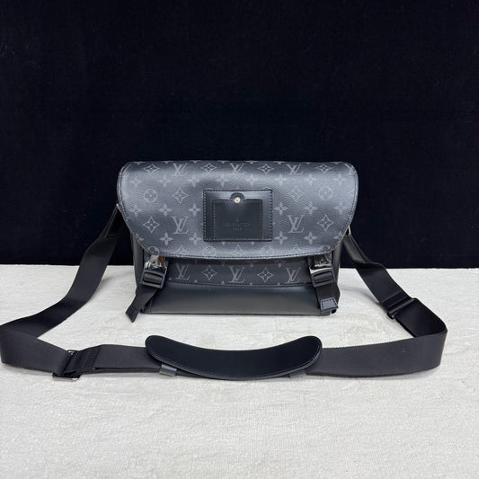 Louis Vuitton - Voyager Messenger Bag - Monogram Eclipse coated canvas with leather trim - Black - (medium)