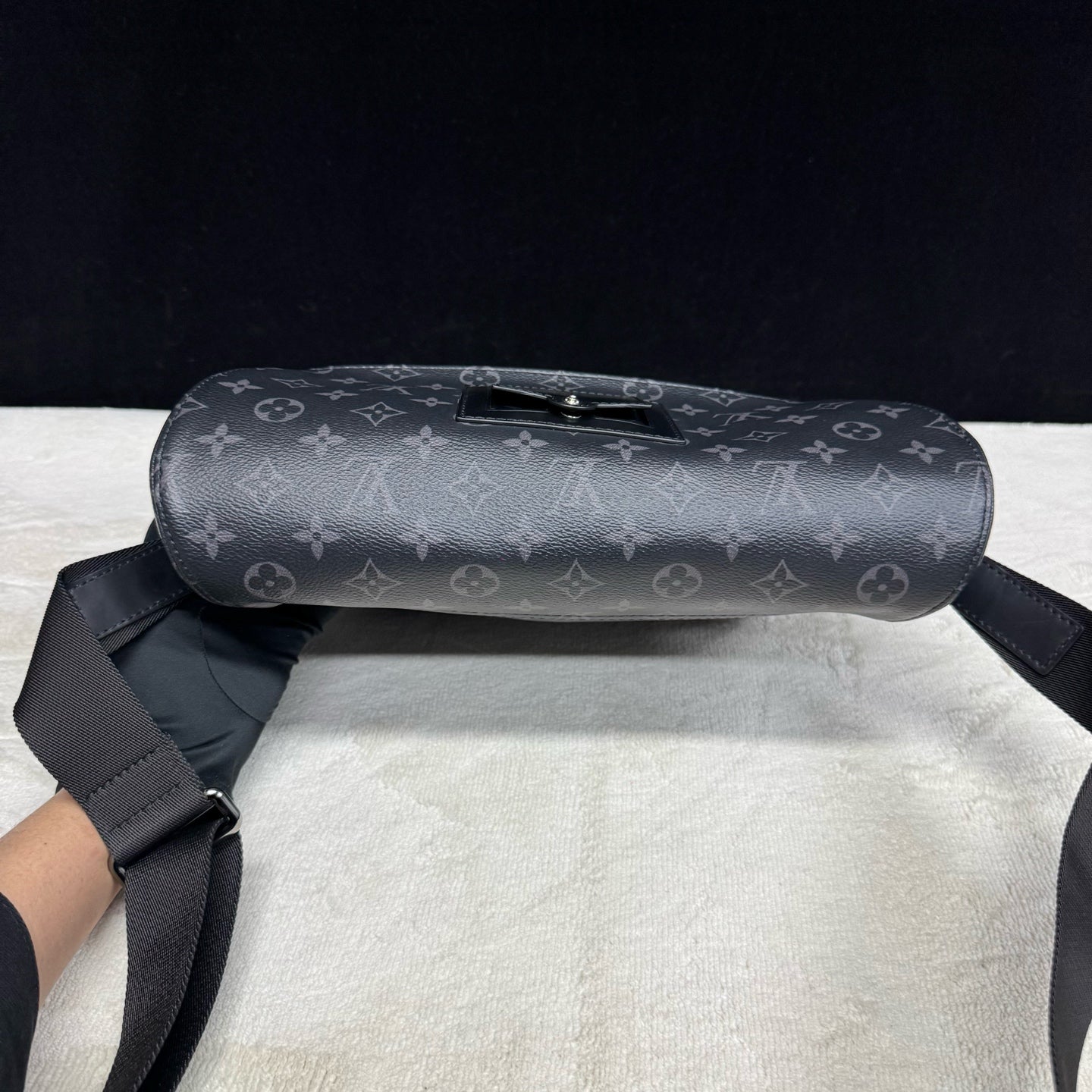Louis Vuitton - Voyager Messenger Bag - Monogram Eclipse coated canvas with leather trim - Black - (medium)