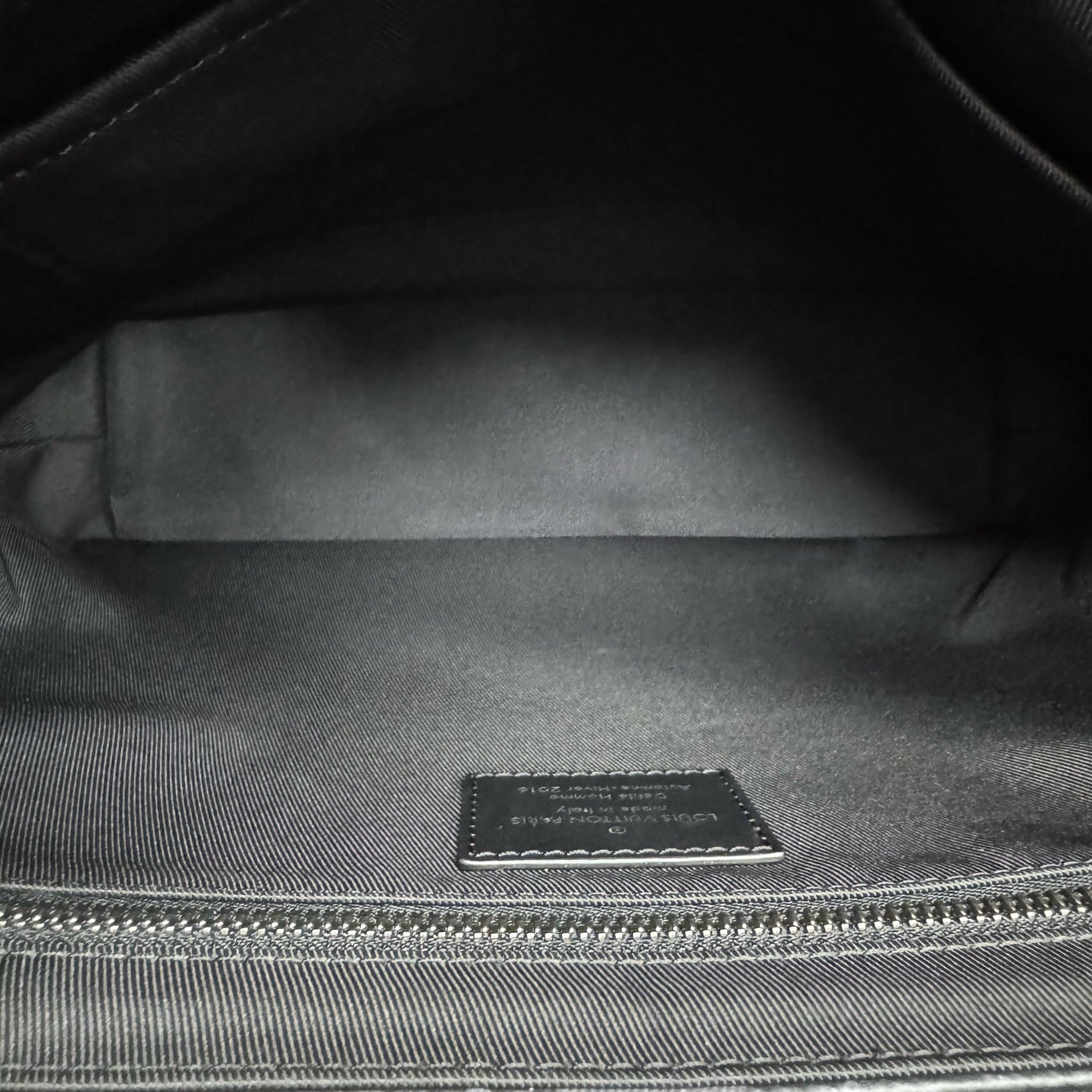 Louis Vuitton - Voyager Messenger Bag - Monogram Eclipse coated canvas with leather trim - Black - (medium)
