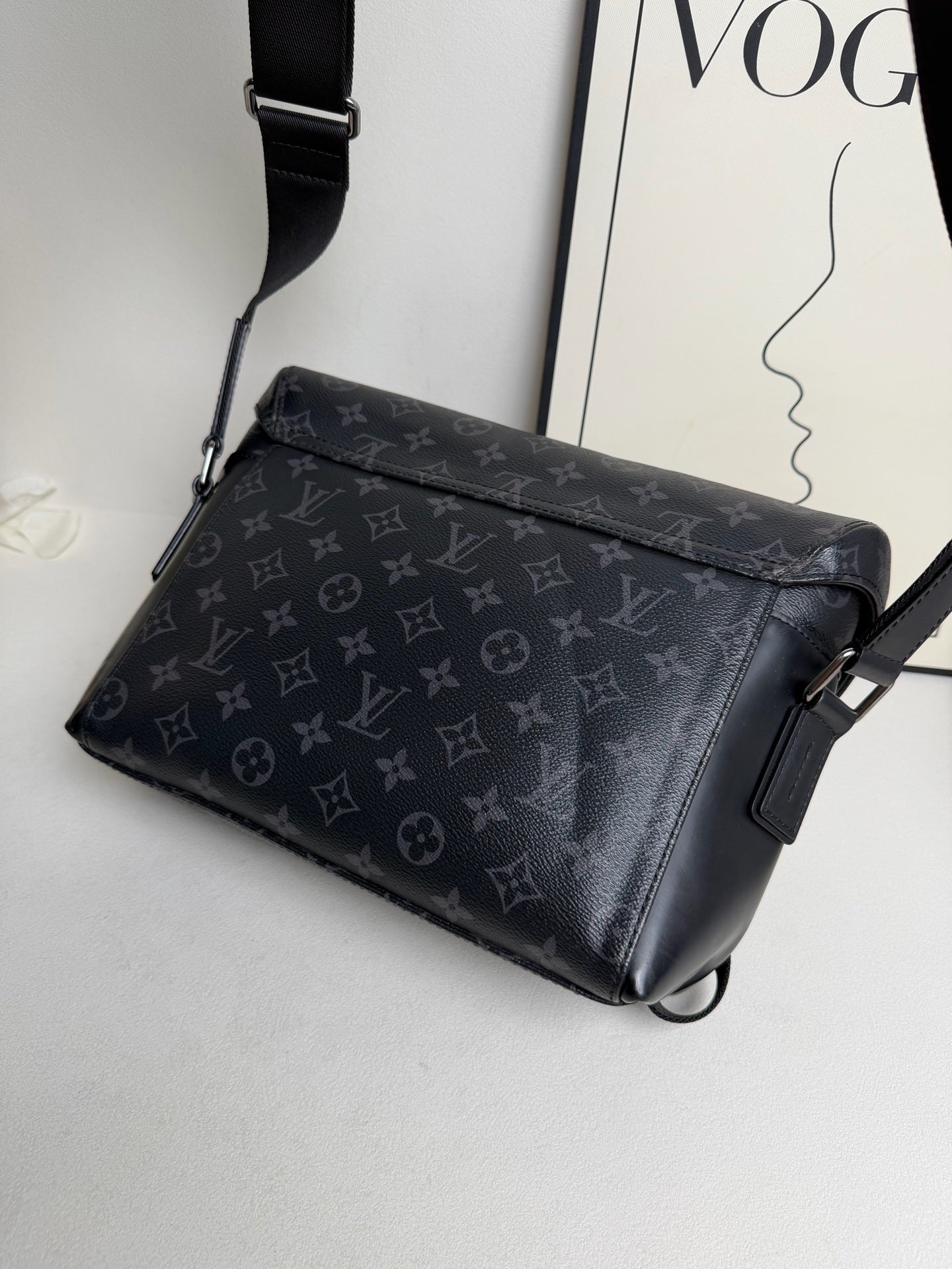 Louis Vuitton - Voyager Messenger - Leather - Black - (medium)