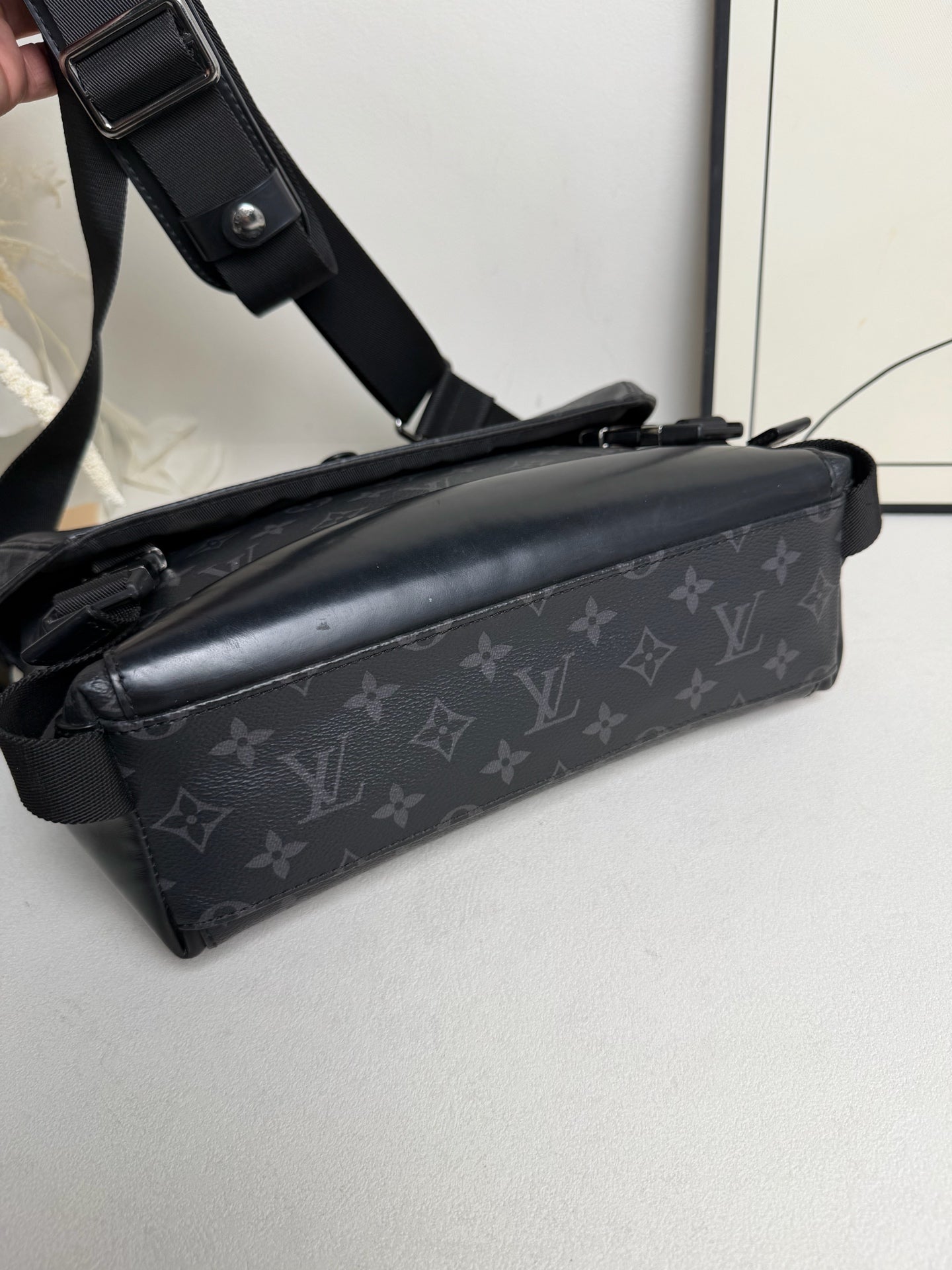 Louis Vuitton - Voyager Messenger - Leather - Black - (medium)