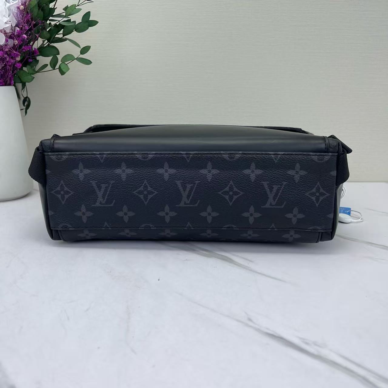 Louis Vuitton - Voyager Messenger - Monogram Eclipse coated canvas with leather trim - Black - (Medium)