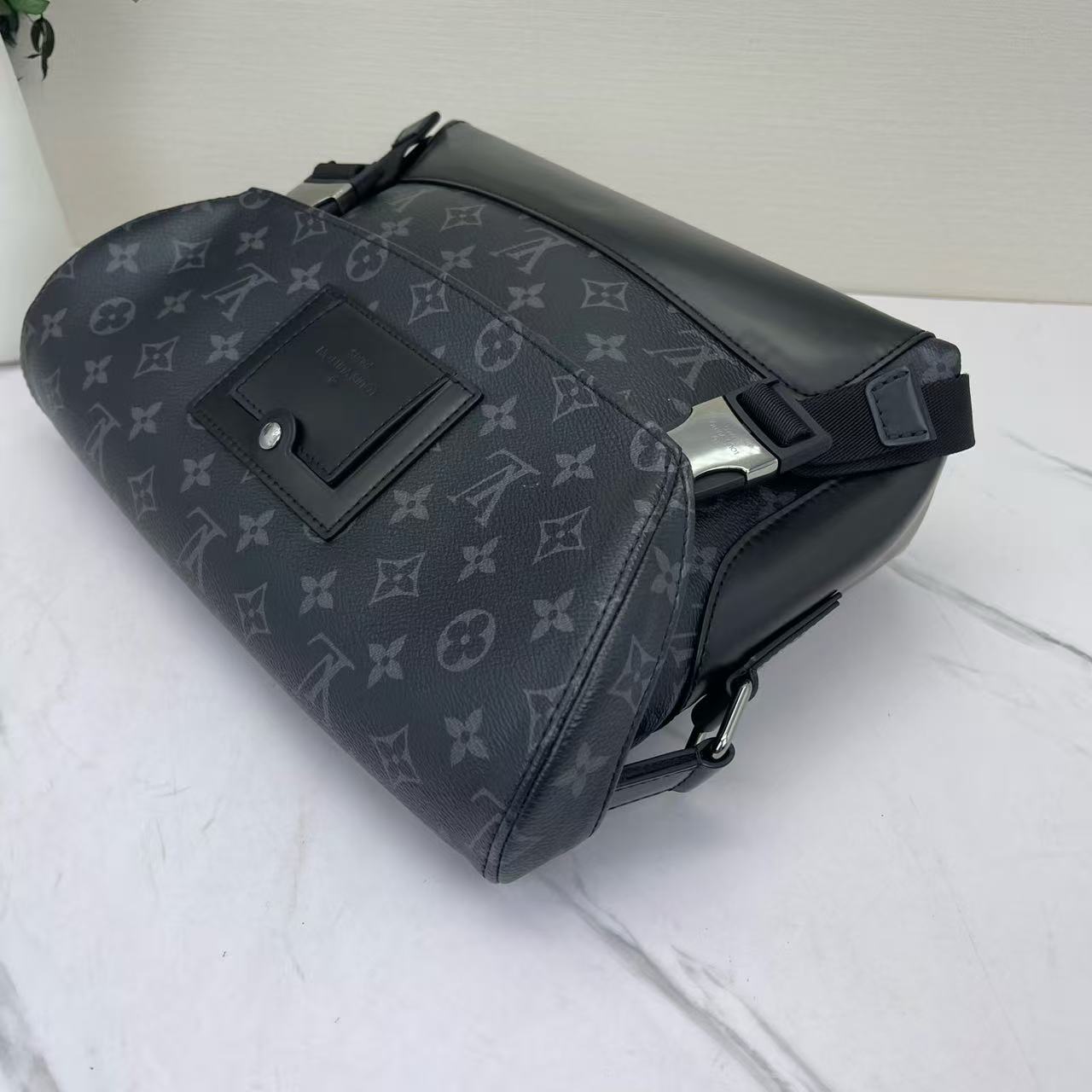 Louis Vuitton - Voyager Messenger - Monogram Eclipse coated canvas with leather trim - Black - (Medium)