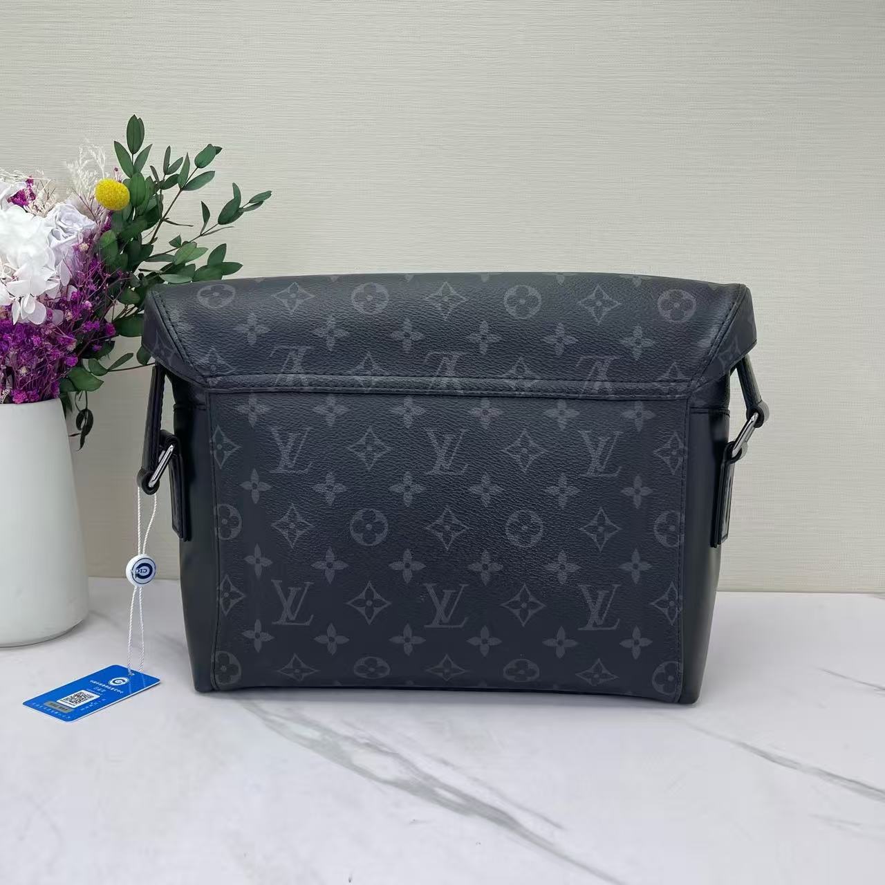 Louis Vuitton - Voyager Messenger - Monogram Eclipse coated canvas with leather trim - Black - (Medium)