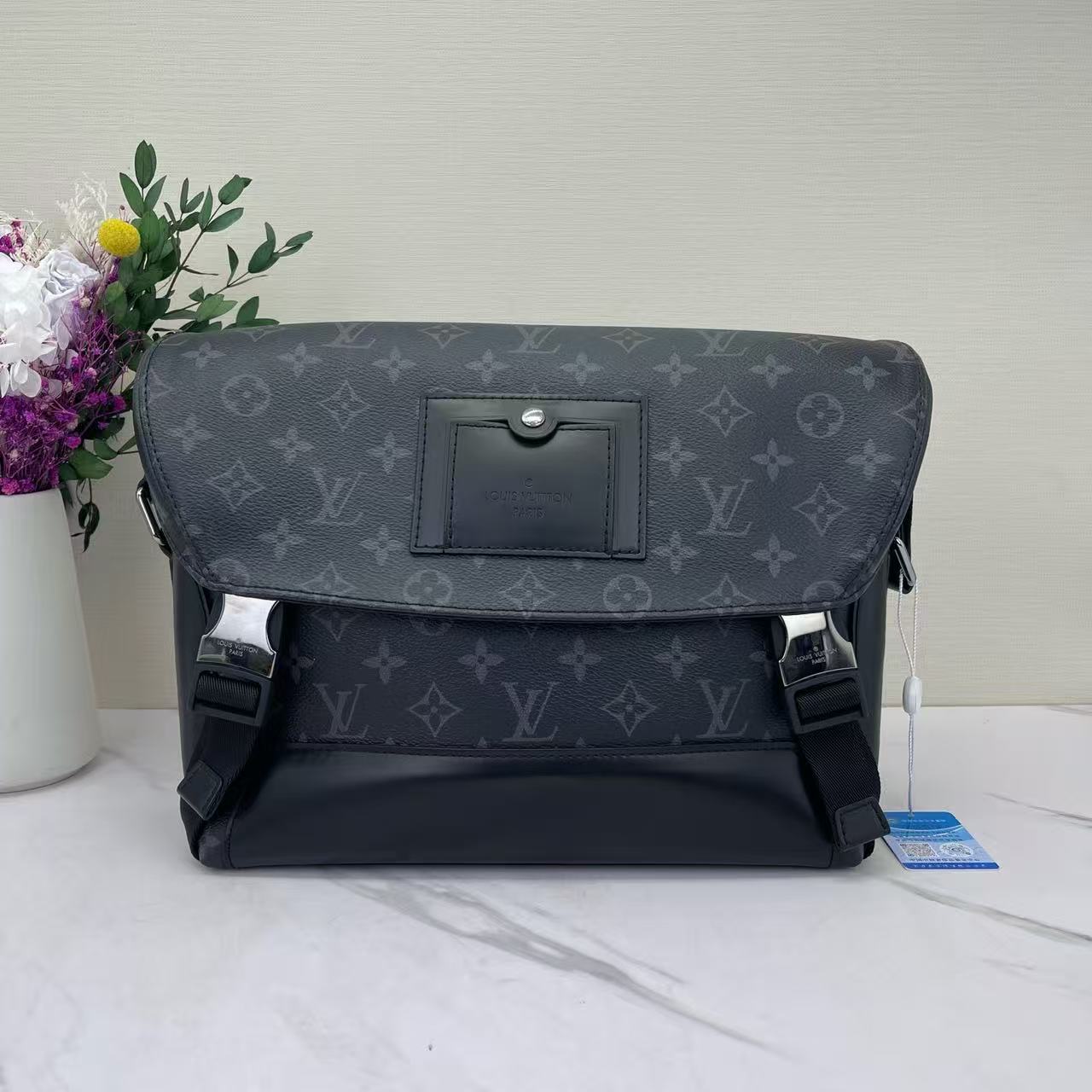 Louis Vuitton - Voyager Messenger - Monogram Eclipse coated canvas with leather trim - Black - (Medium)