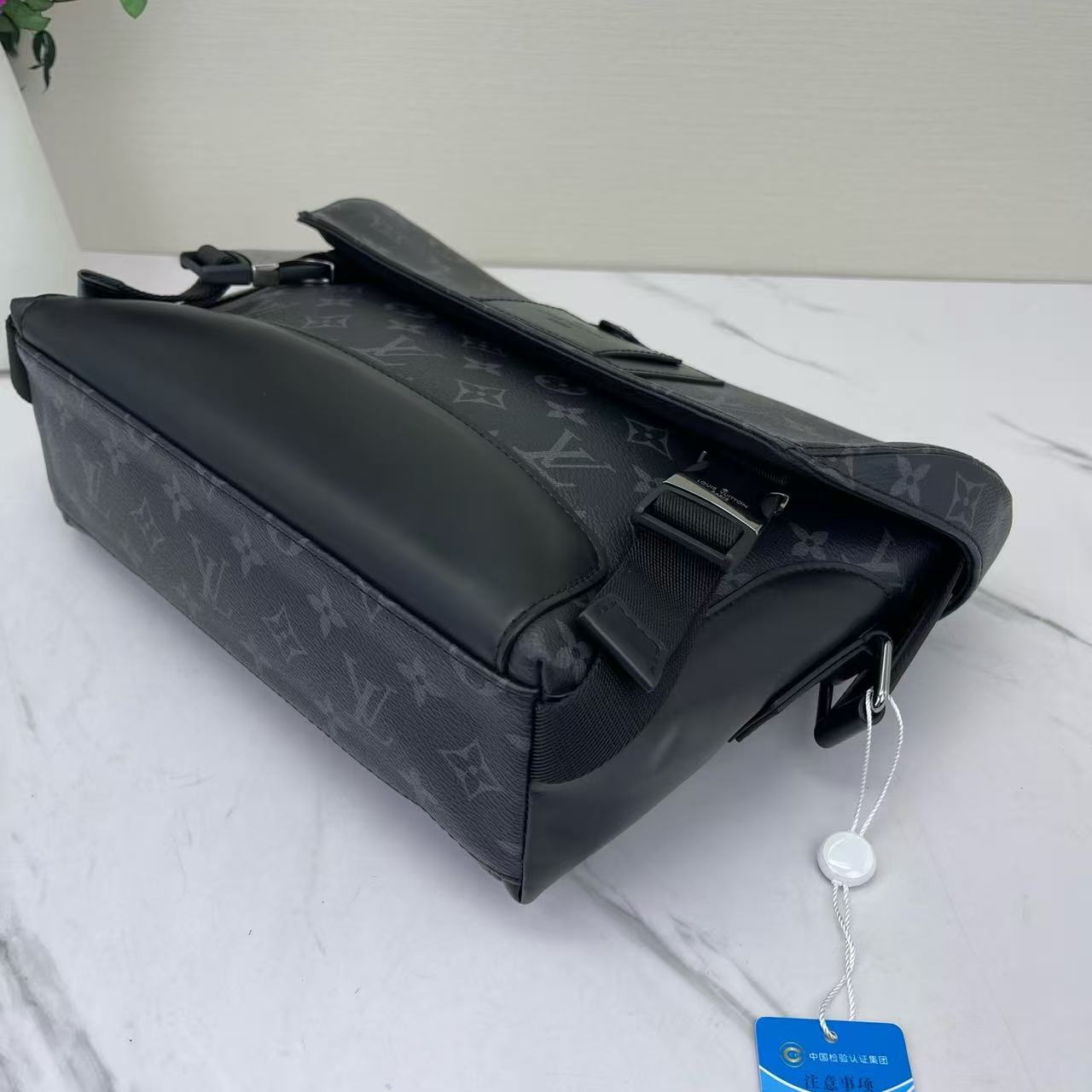 Louis Vuitton - Voyager Messenger - Monogram Eclipse coated canvas with leather trim - Black - (Medium)