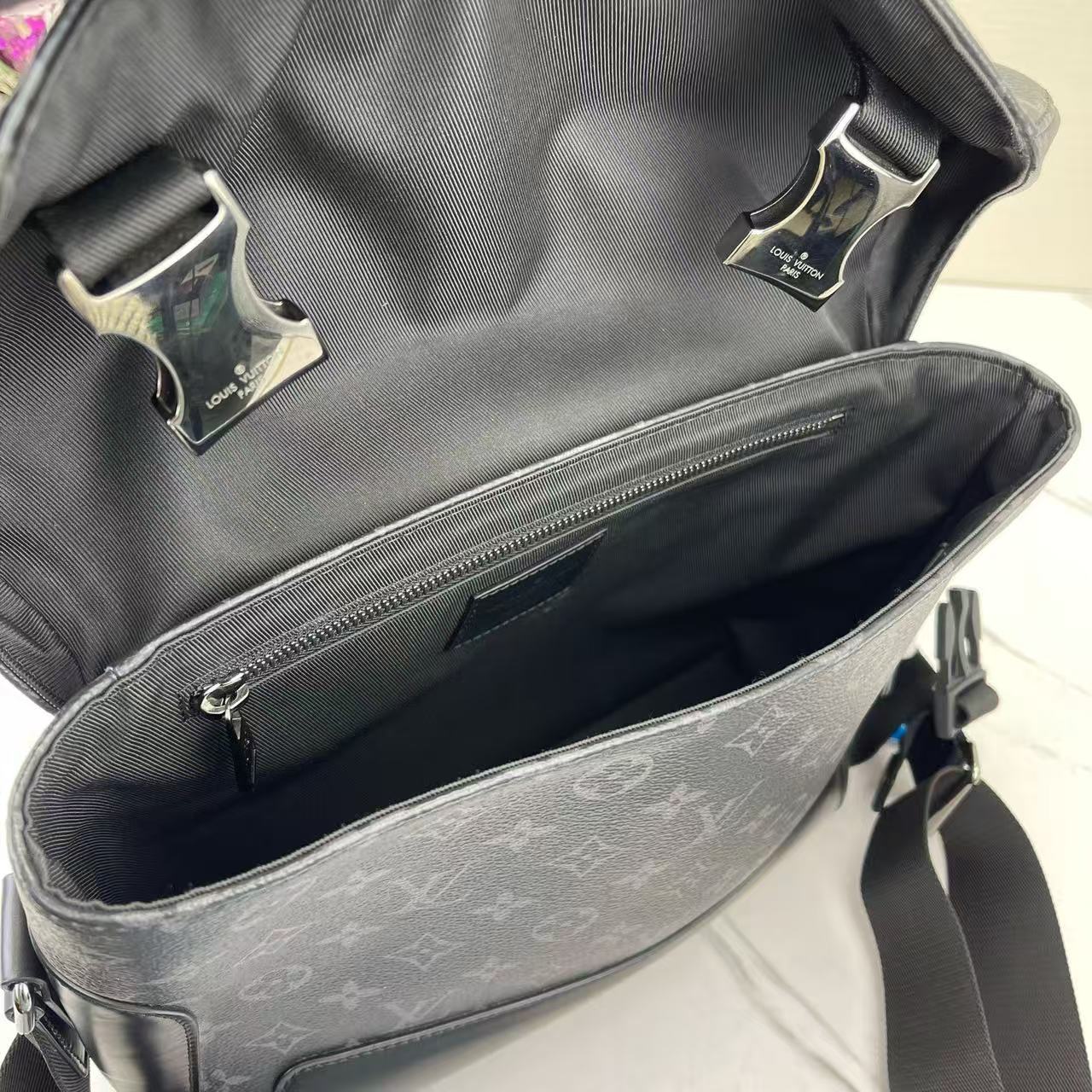 Louis Vuitton - Voyager Messenger - Monogram Eclipse coated canvas with leather trim - Black - (Medium)