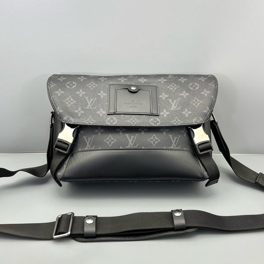 Louis Vuitton - Voyager Messenger - Synthetic - Black