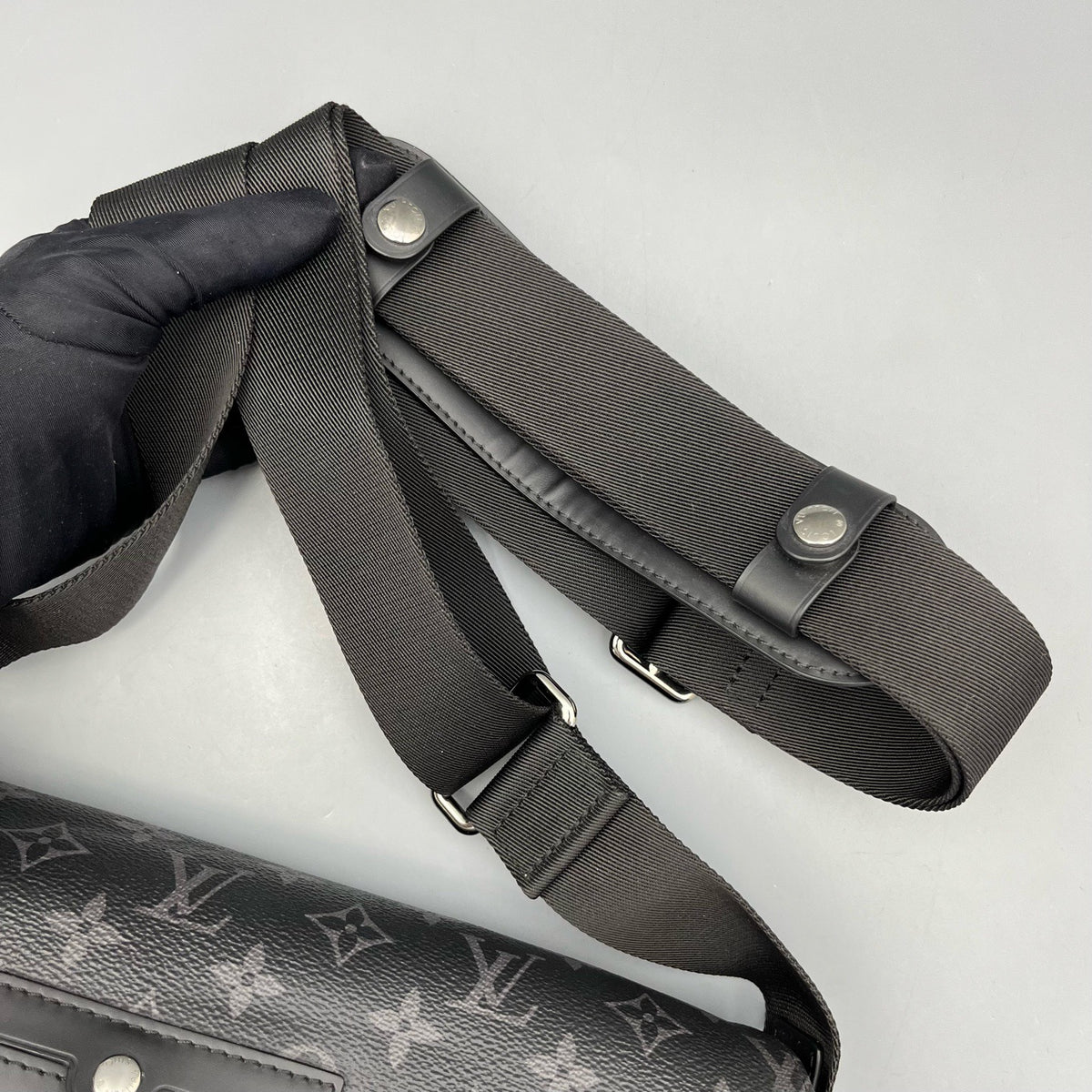 Louis Vuitton - Voyager Messenger - Synthetic - Black