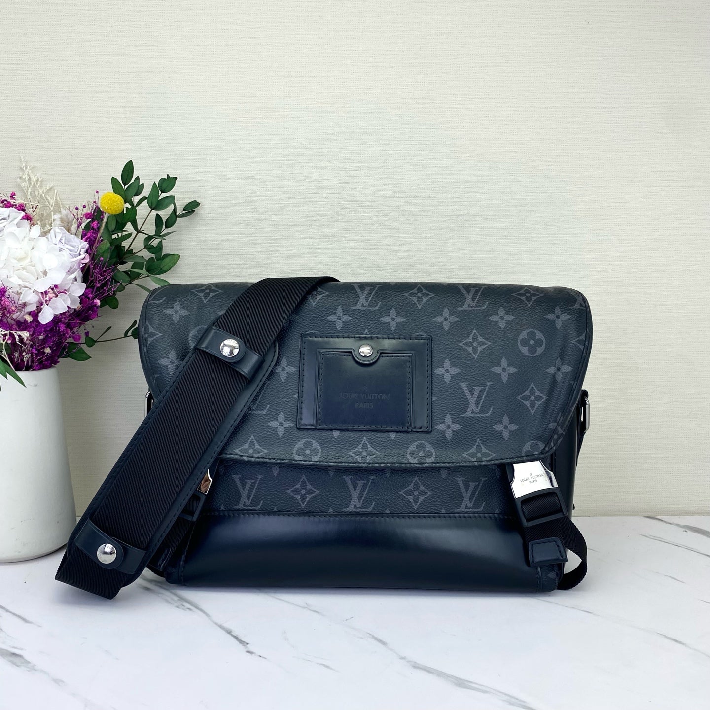 Louis Vuitton - Voyager - Synthetic - Black - (medium)