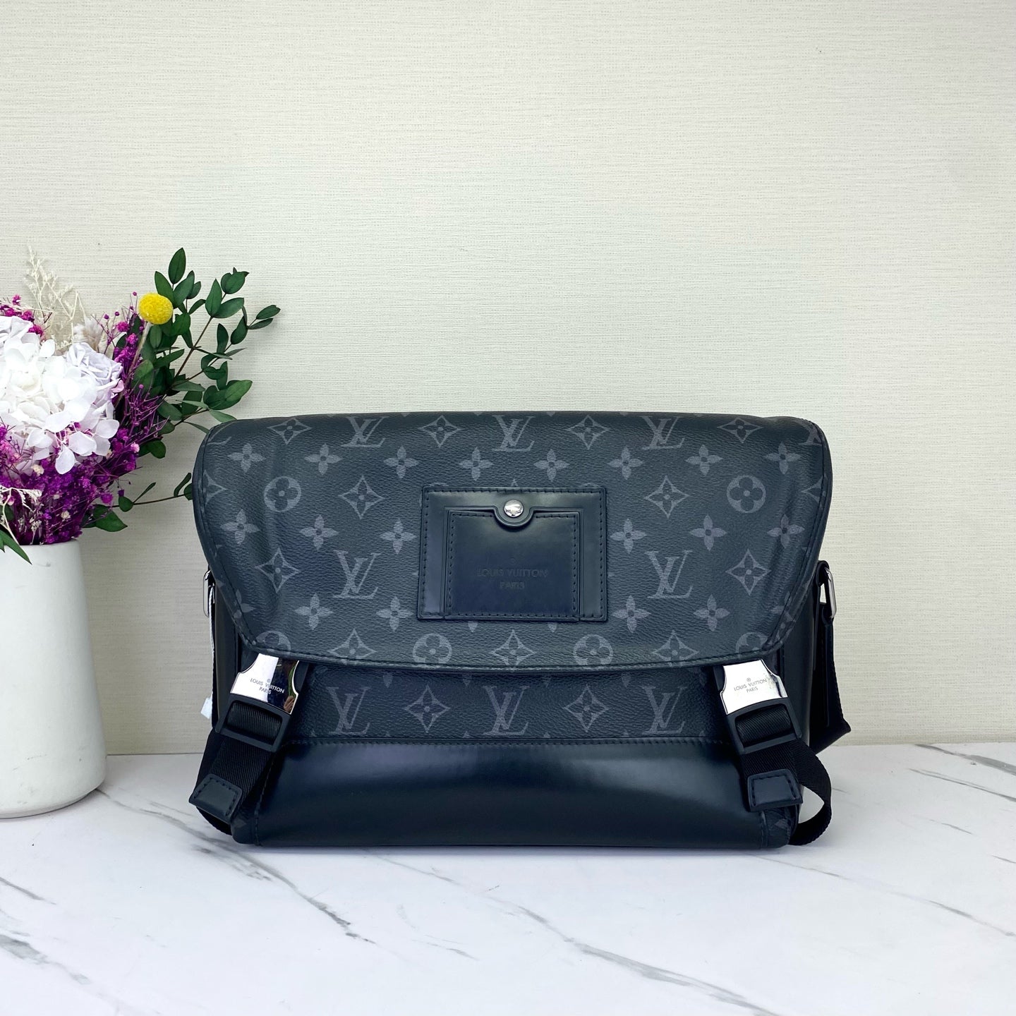 Louis Vuitton - Voyager - Synthetic - Black - (medium)