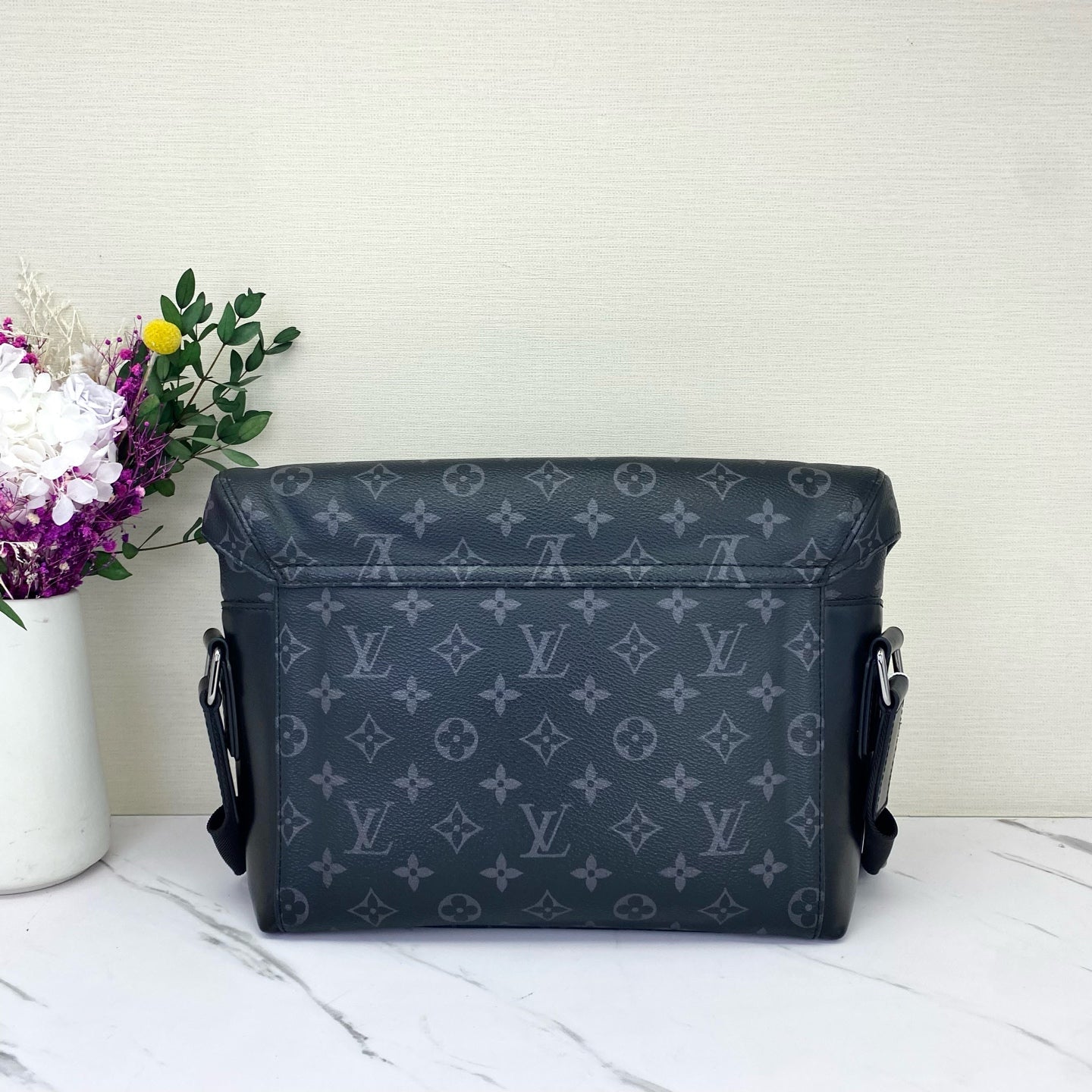 Louis Vuitton - Voyager - Synthetic - Black - (medium)