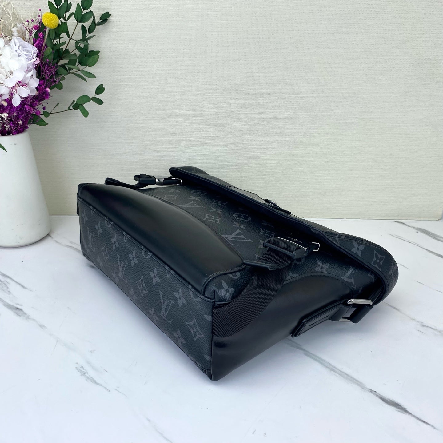 Louis Vuitton - Voyager - Synthetic - Black - (medium)
