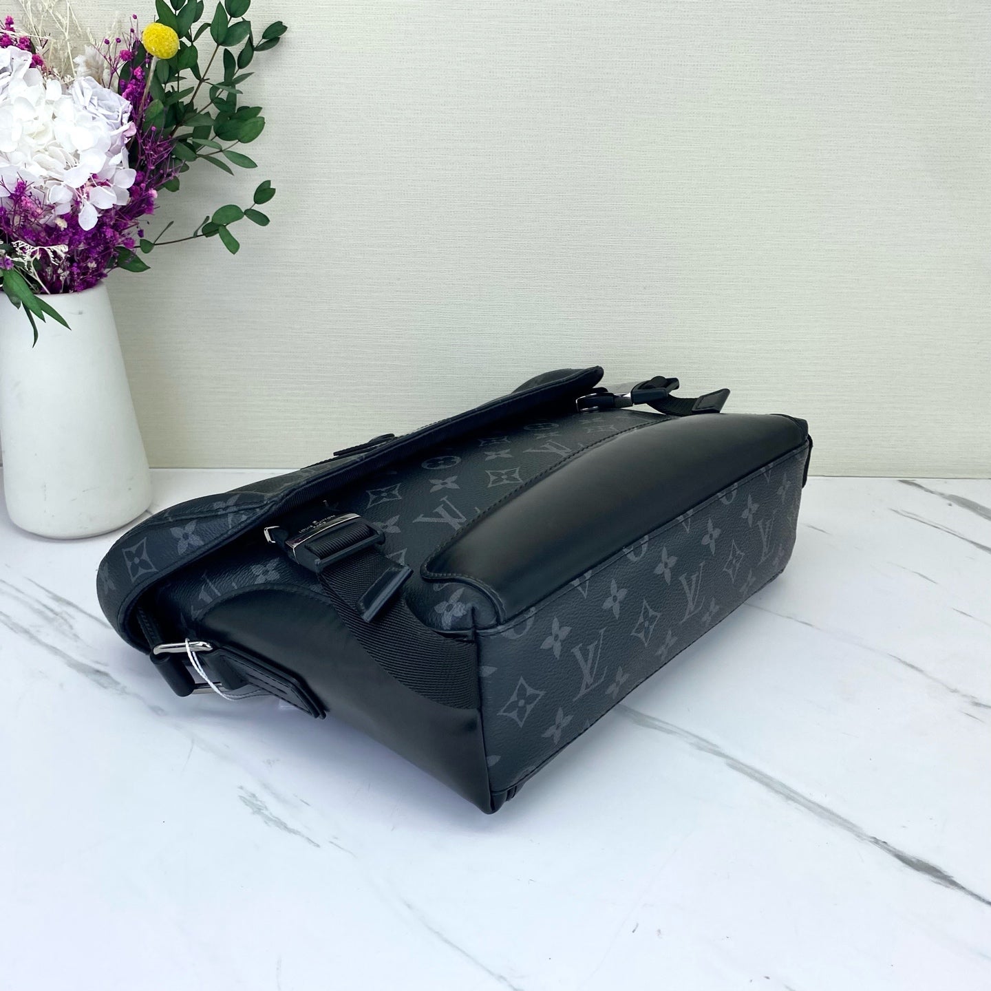 Louis Vuitton - Voyager - Synthetic - Black - (medium)