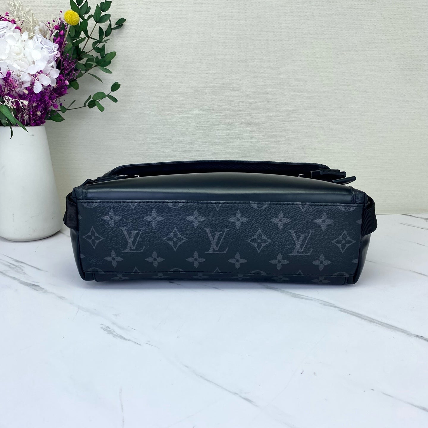 Louis Vuitton - Voyager - Synthetic - Black - (medium)