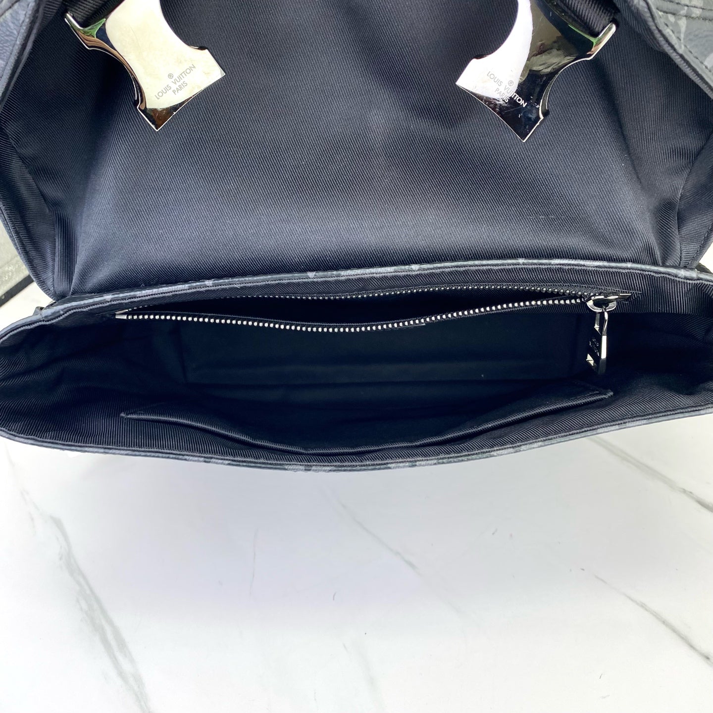 Louis Vuitton - Voyager - Synthetic - Black - (medium)