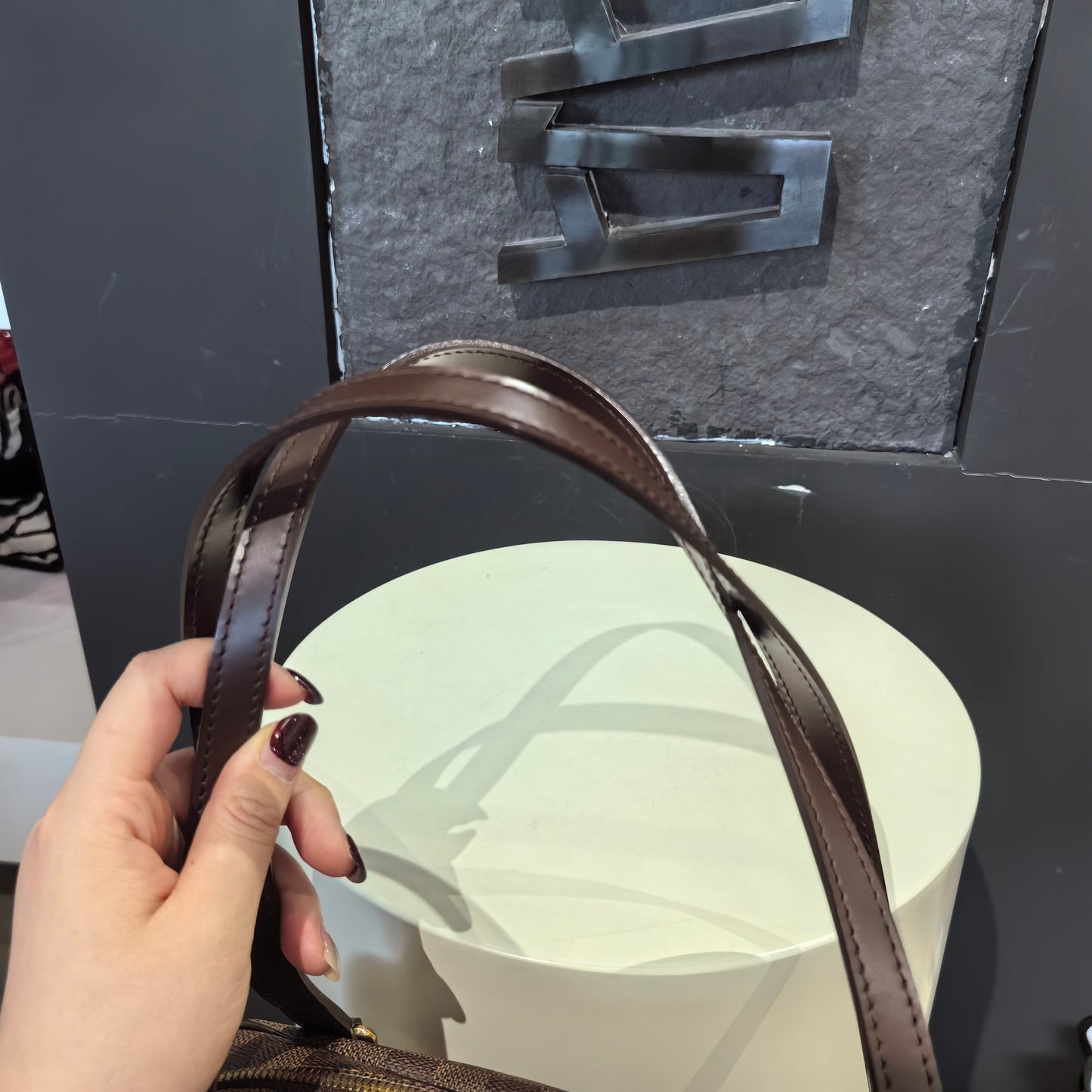 Louis Vuitton - Westminster - Cloth - Brown - (medium)