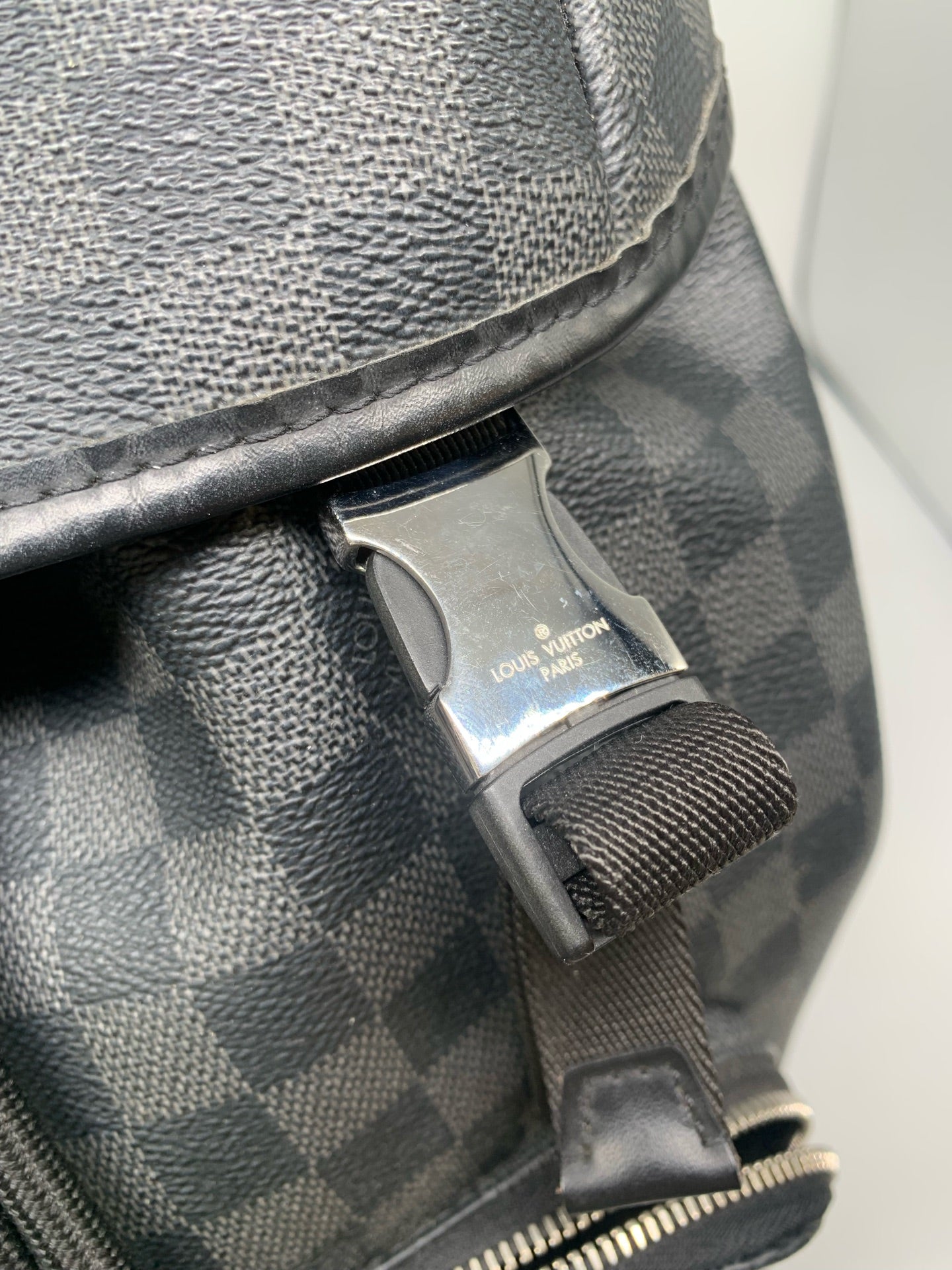 Louis Vuitton - Zack - Synthetic - Grey - (medium)