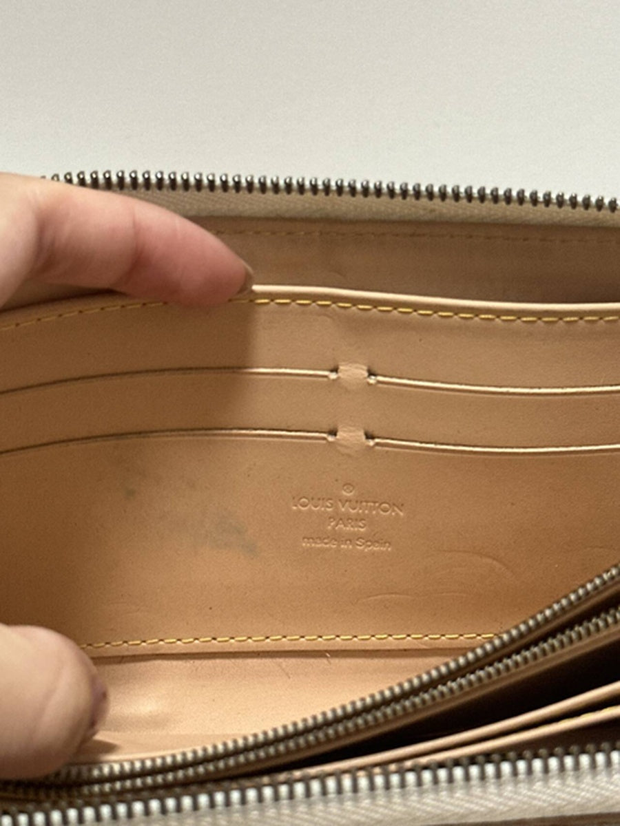Louis Vuitton - Zippy Wallet - Monogram coated canvas with leather trim and interior - White with Multicolour Monogram print; Beige interior; Gold-tone hardware - (Medium)