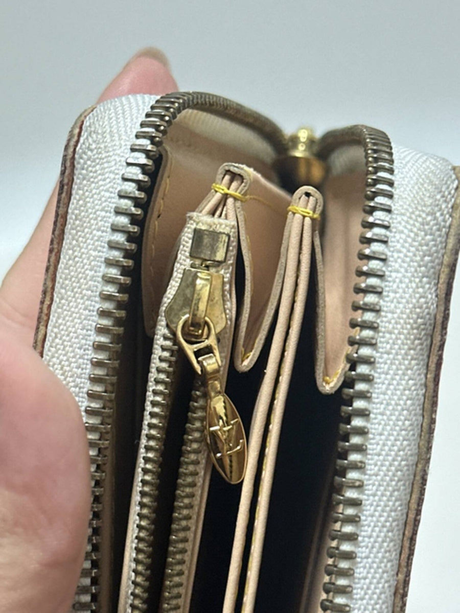 Louis Vuitton - Zippy Wallet - Monogram coated canvas with leather trim and interior - White with Multicolour Monogram print; Beige interior; Gold-tone hardware - (Medium)