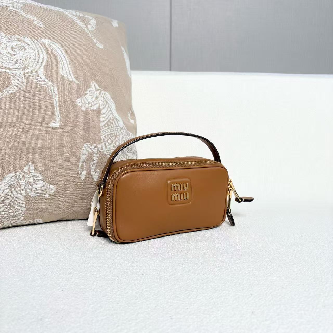 Miu Miu - Camera Bag - Lambskin leather - Brown - (mini)
