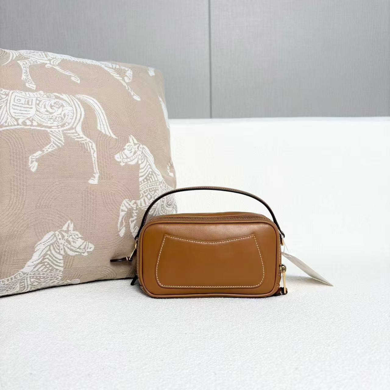 Miu Miu - Camera Bag - Lambskin leather - Brown - (mini)