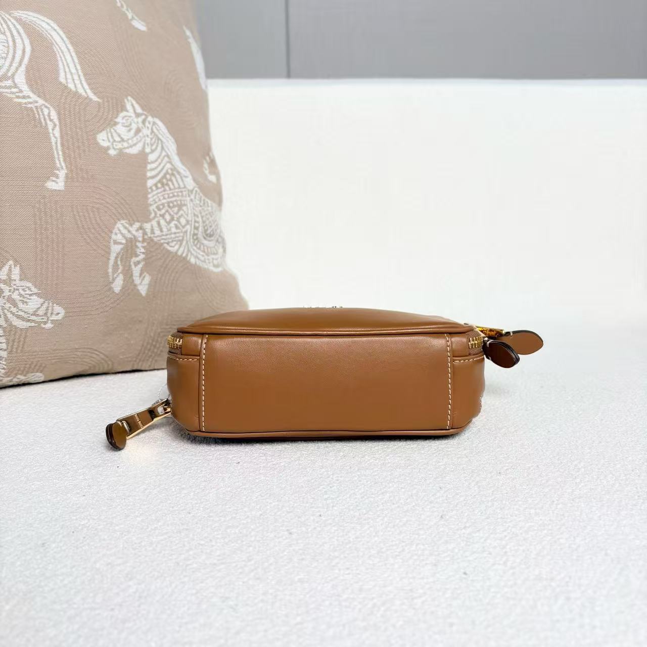 Miu Miu - Camera Bag - Lambskin leather - Brown - (mini)