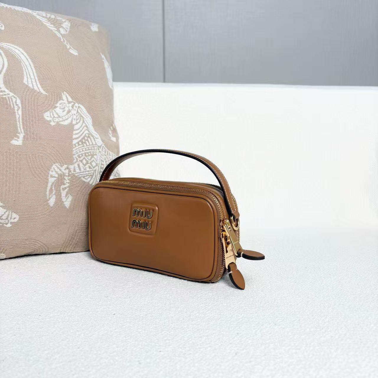 Miu Miu - Camera Bag - Lambskin leather - Brown - (mini)