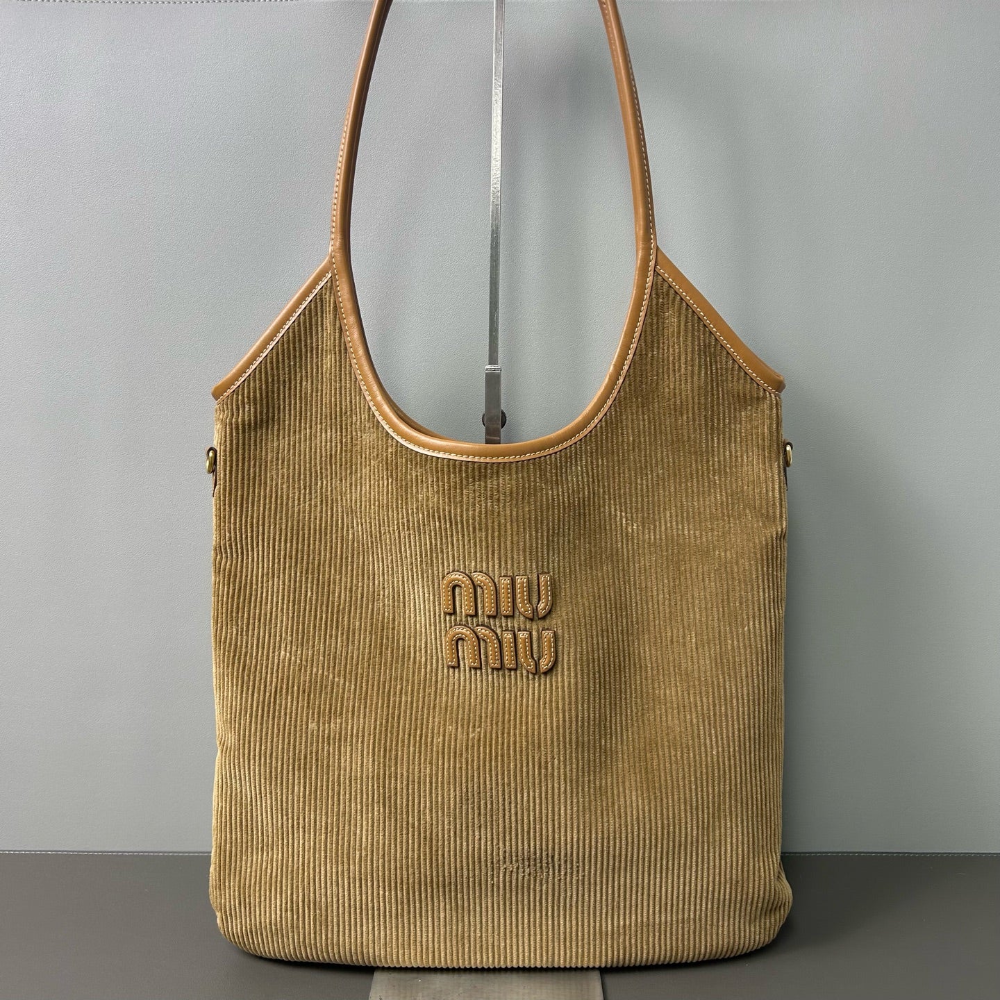 Miu Miu - Ivy Corduroy Tote Bag - Corduroy with leather trim - Camel - (large)