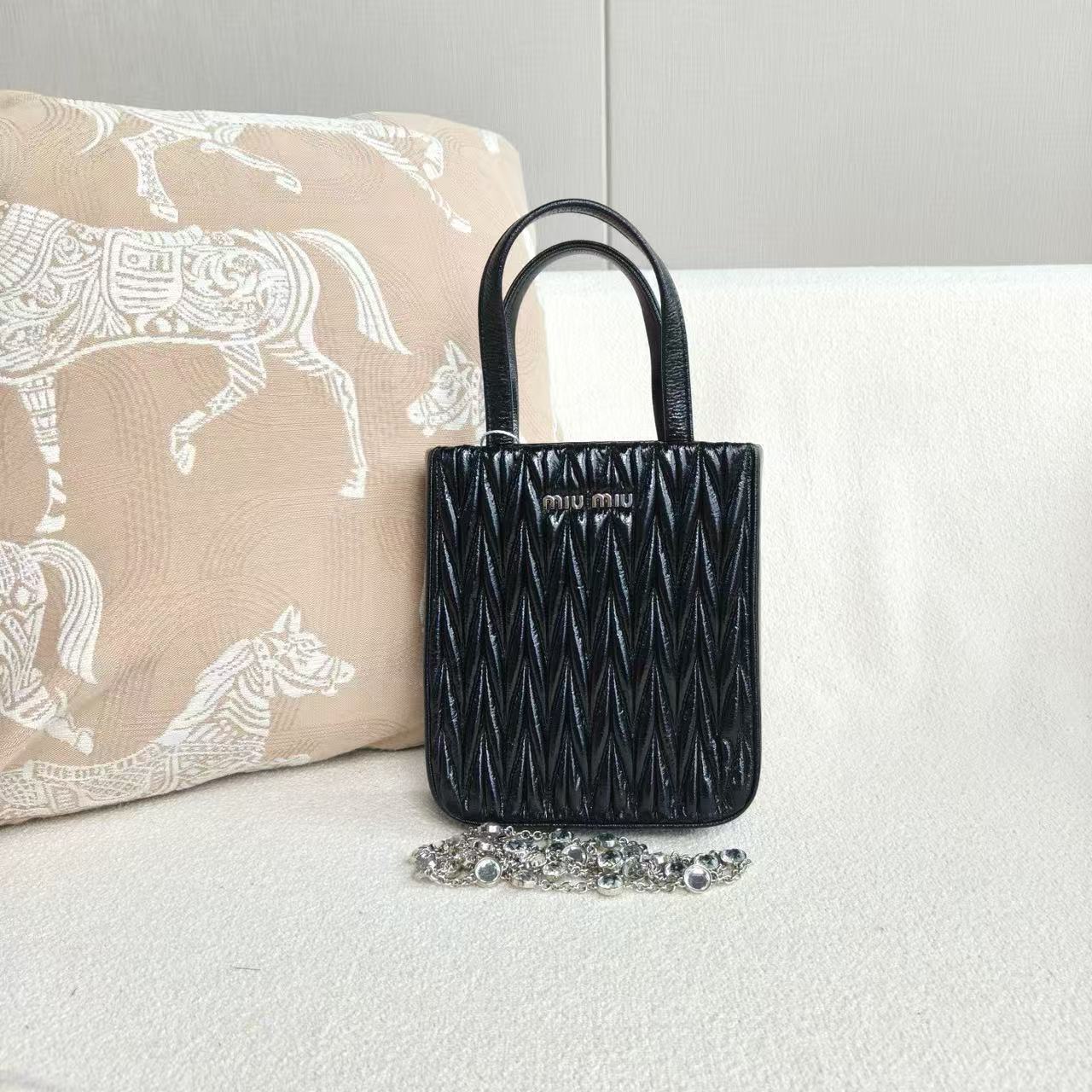 Miu Miu - Jeweled Chain Pleated Music Score Bag - Patent leather - Black - (mini)