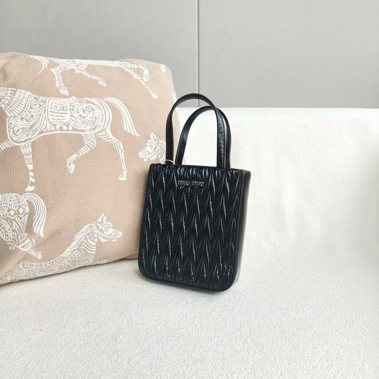 Miu Miu - Jeweled Chain Pleated Music Score Bag - Patent leather - Black - (mini)