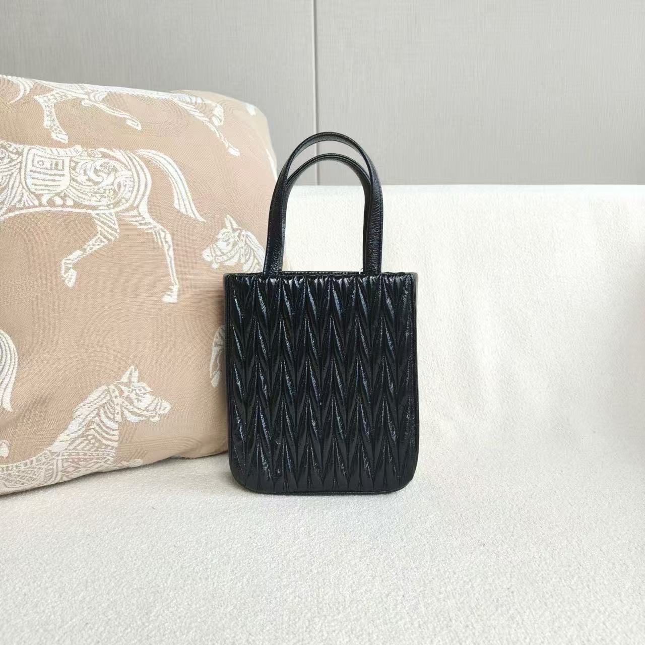 Miu Miu - Jeweled Chain Pleated Music Score Bag - Patent leather - Black - (mini)