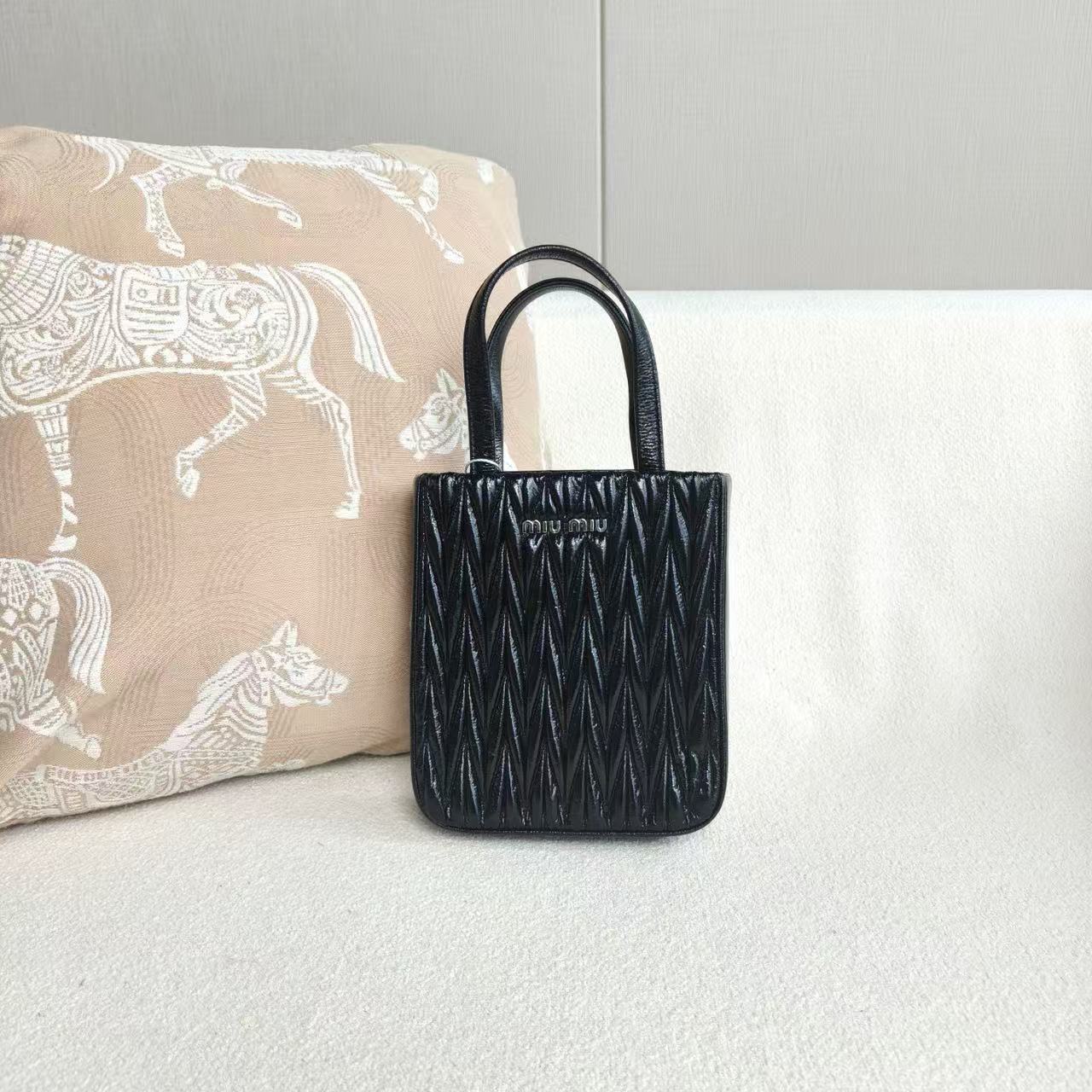 Miu Miu - Jeweled Chain Pleated Music Score Bag - Patent leather - Black - (mini)