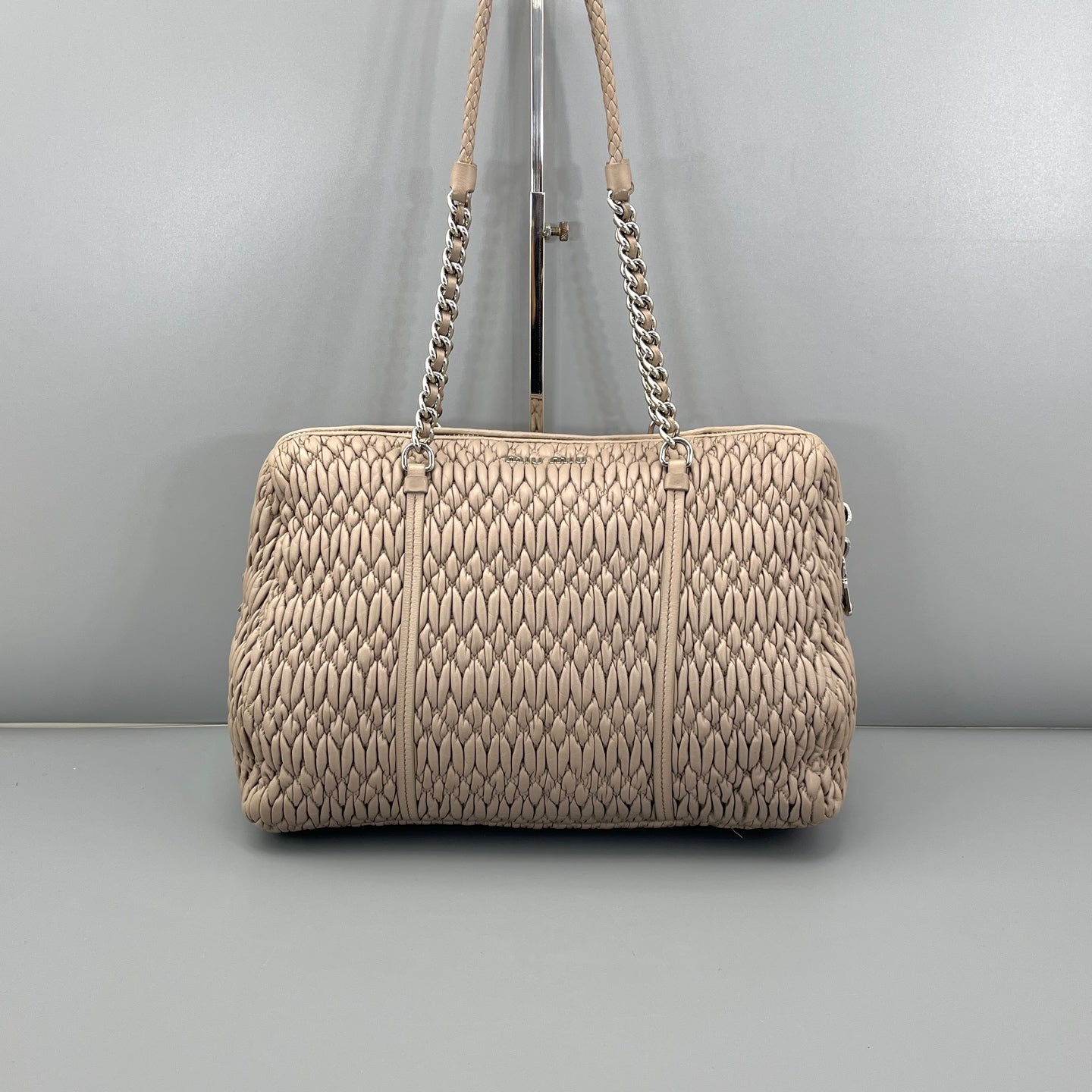 Miu Miu - Matelassé Boston Shoulder Bag - Leather - Light Grey - (medium)