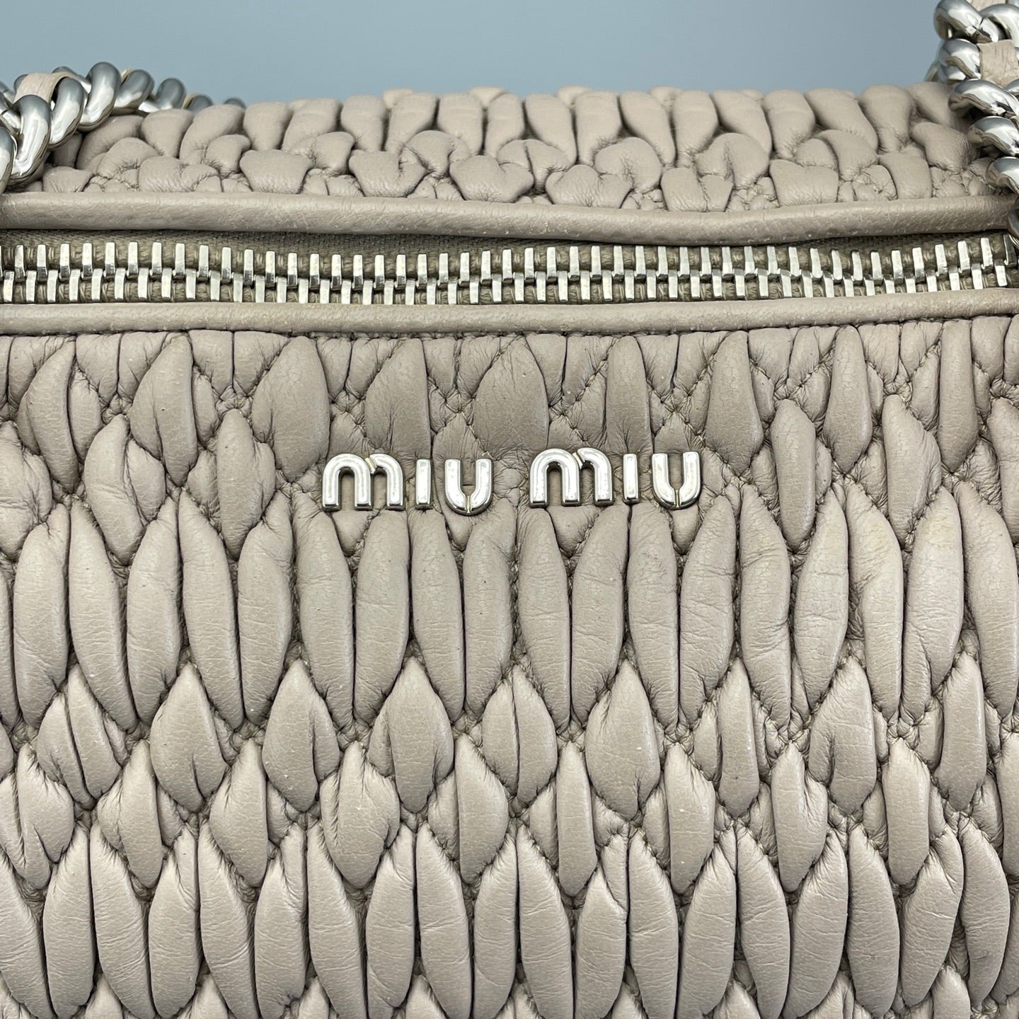 Miu Miu - Matelassé Boston Shoulder Bag - Leather - Light Grey - (medium)