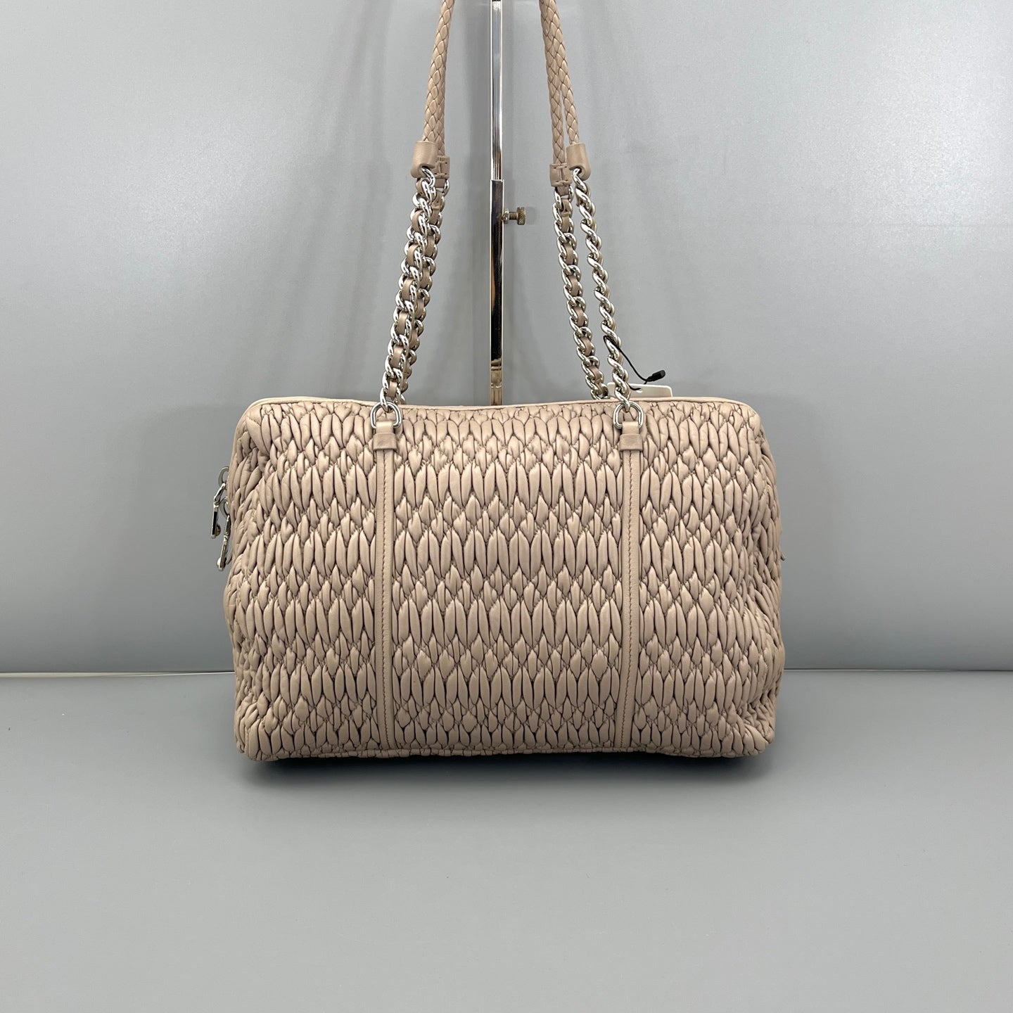 Miu Miu - Matelassé Boston Shoulder Bag - Leather - Light Grey - (medium)