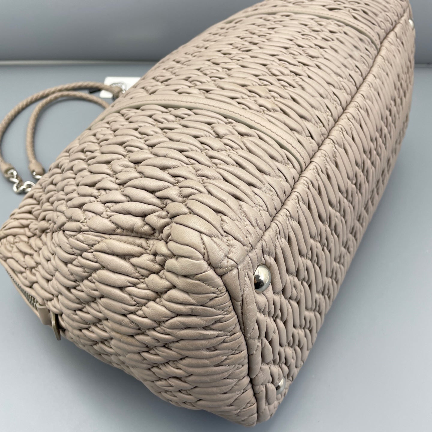 Miu Miu - Matelassé Boston Shoulder Bag - Leather - Light Grey - (medium)