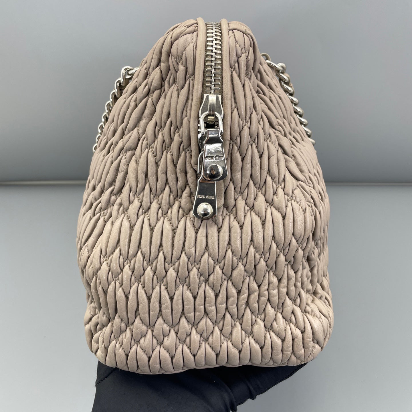 Miu Miu - Matelassé Boston Shoulder Bag - Leather - Light Grey - (medium)